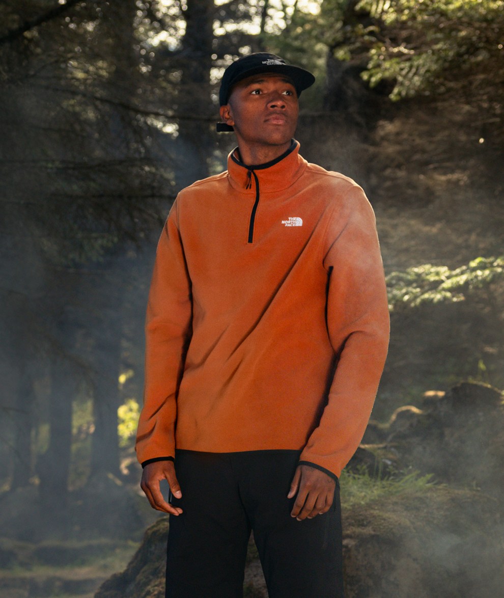 The North Face: fleece em uma composição masculina na natureza