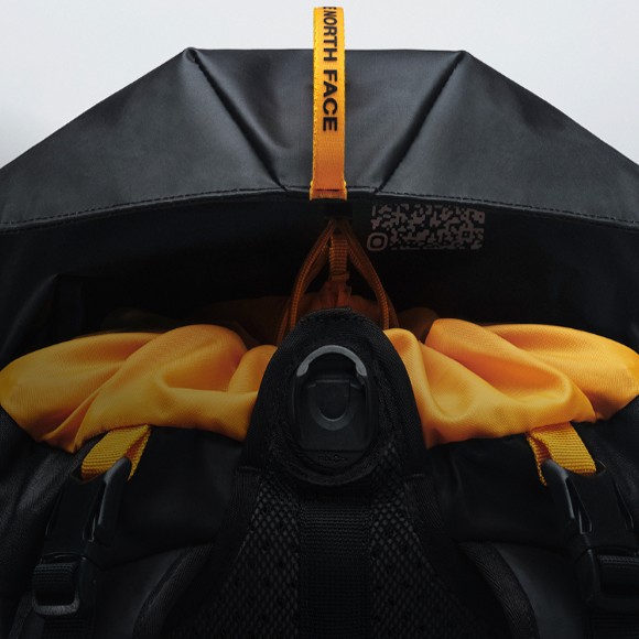 260414-TNF-w03-ss26-universal-pdp-NF0A8GJM-m-carousel-1