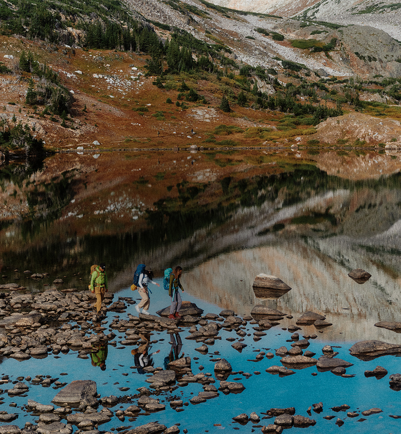 How to Choose Waterproof Walking Shoes