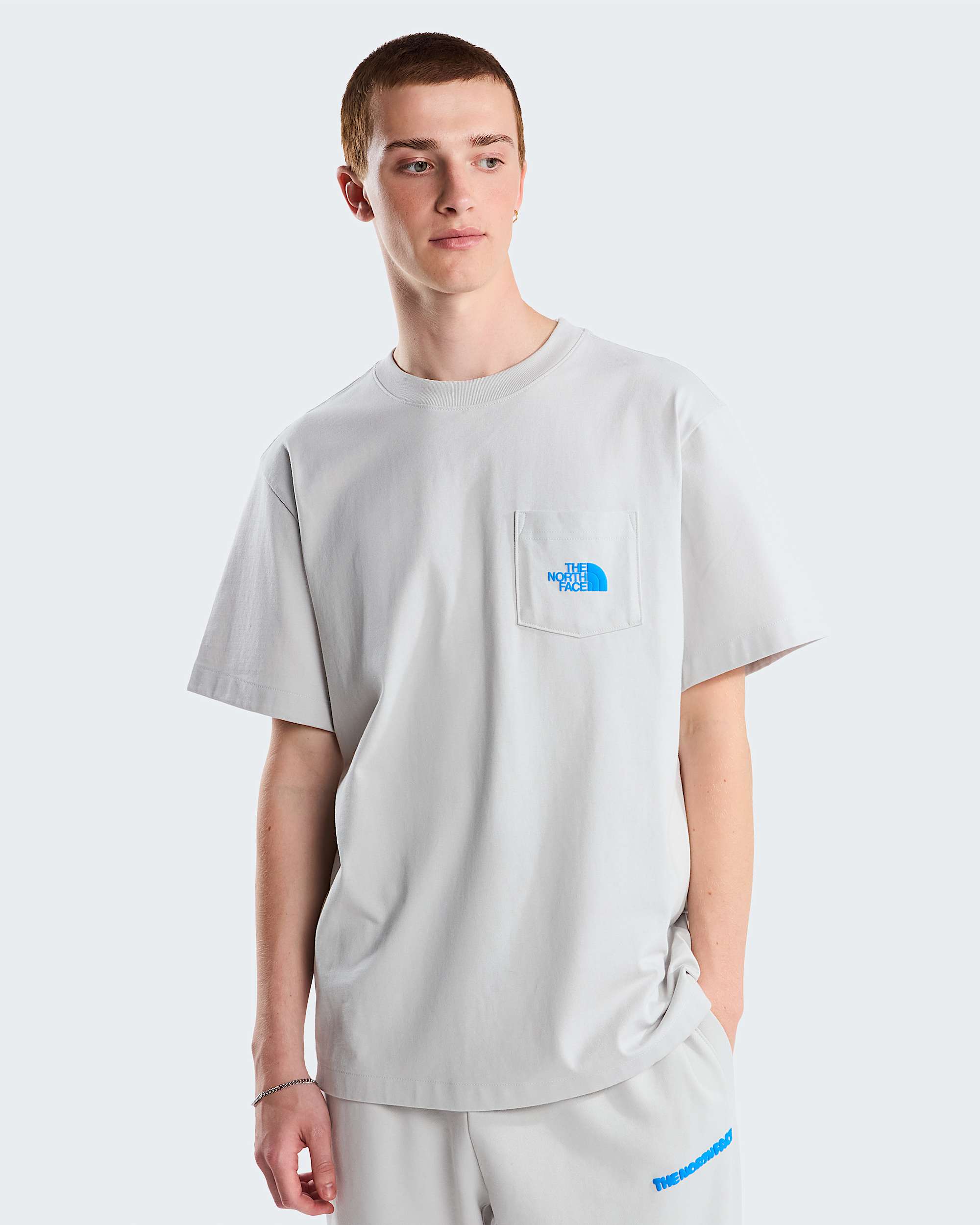 Mens Explore Fonts Relaxed Pocket Graphic TShirt TNF ALT1