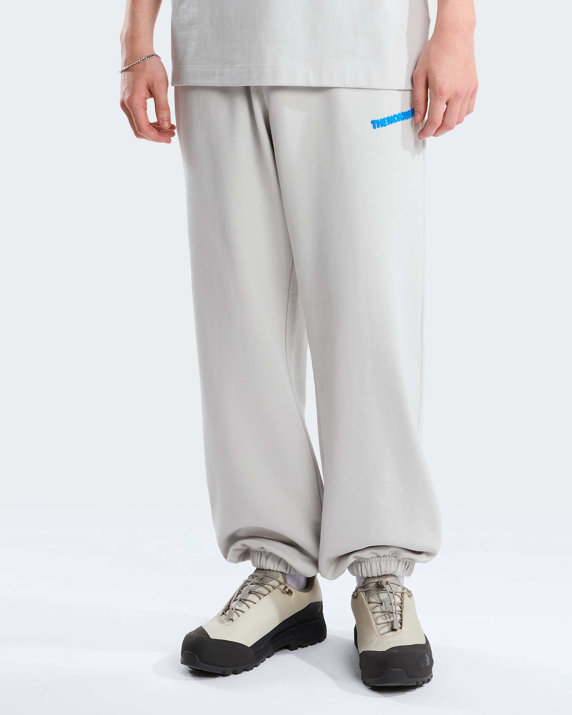 Mens Explore Fonts Relaxed Graphic Joggers TNF HERO