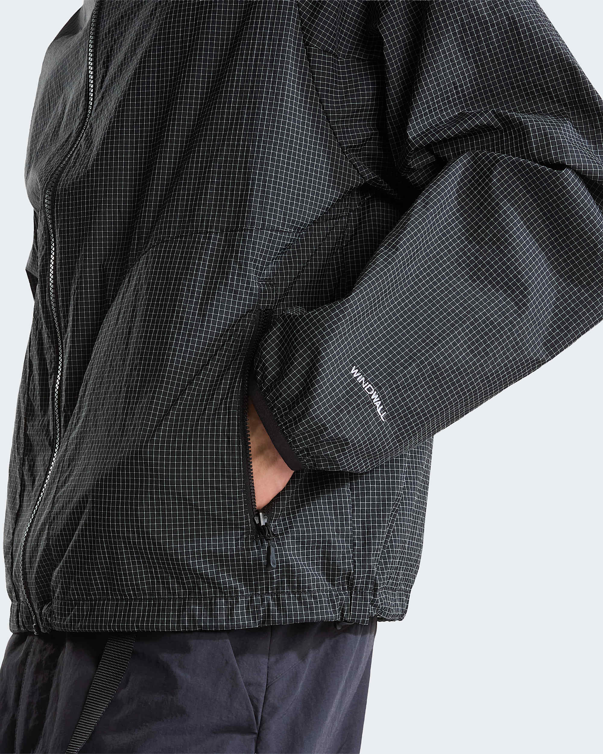 NSE Windjacke in Unisex TNF alt5