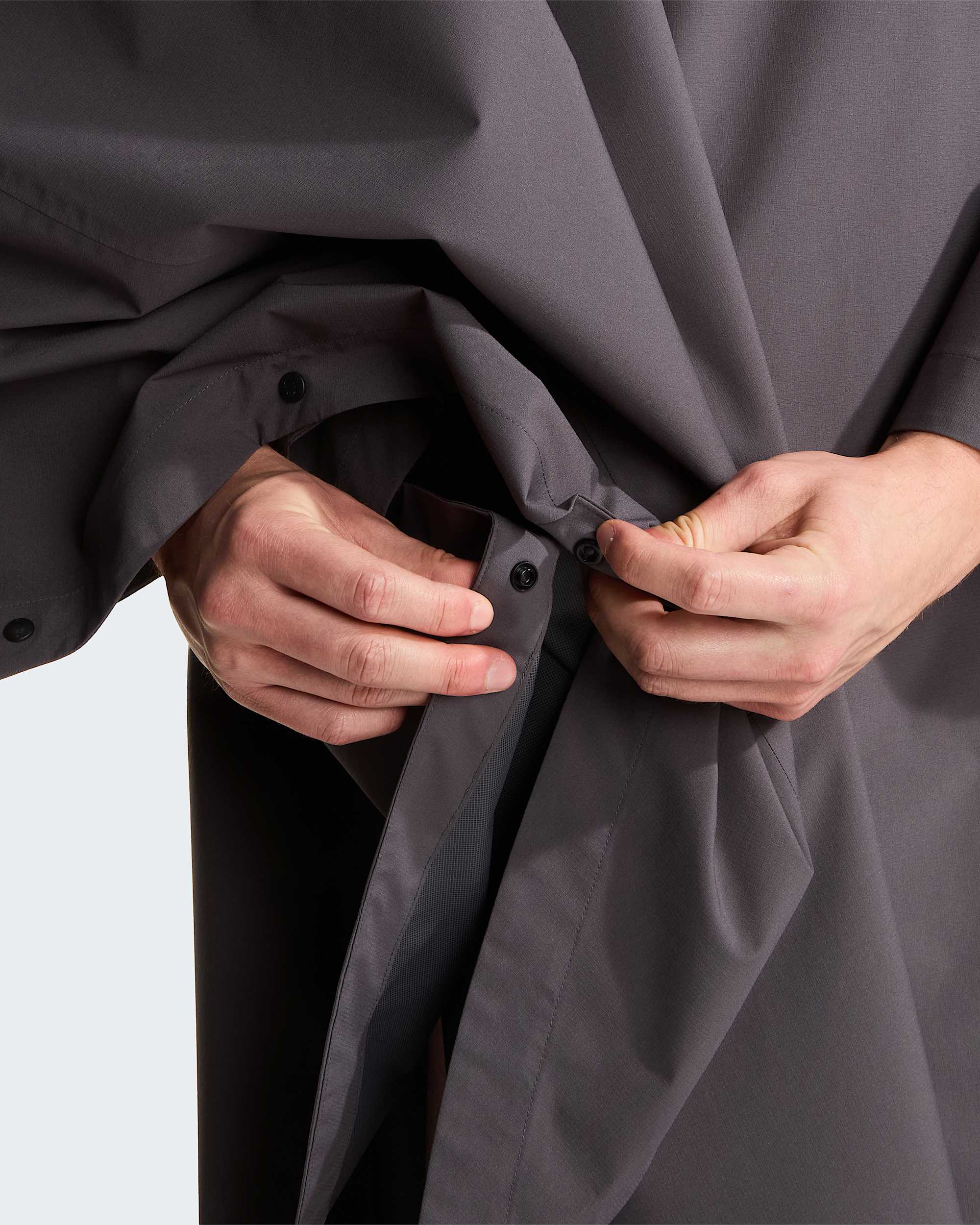 Yoshino Cape in Unisex TNF alt10
