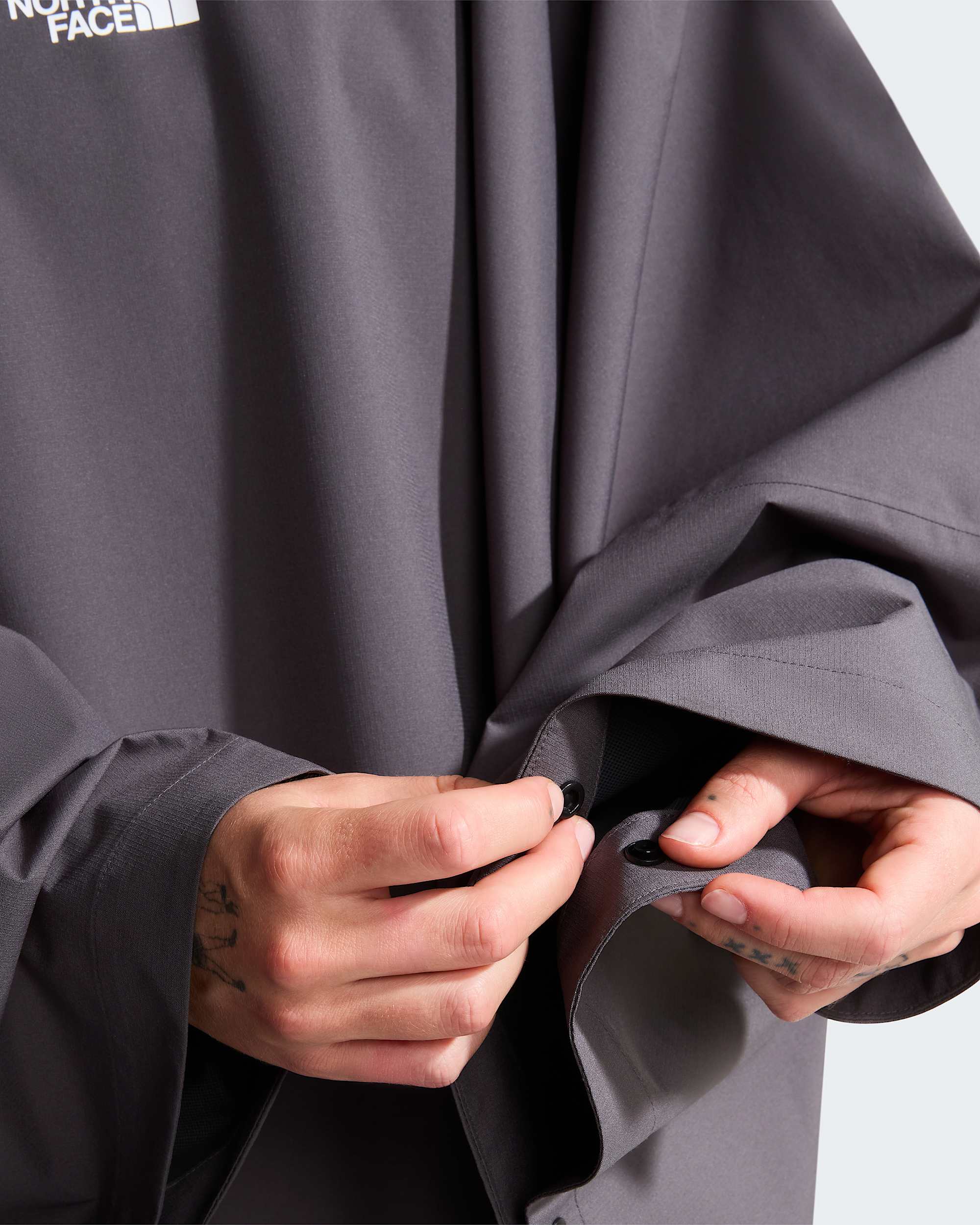 Yoshino Cape in Unisex TNF alt19
