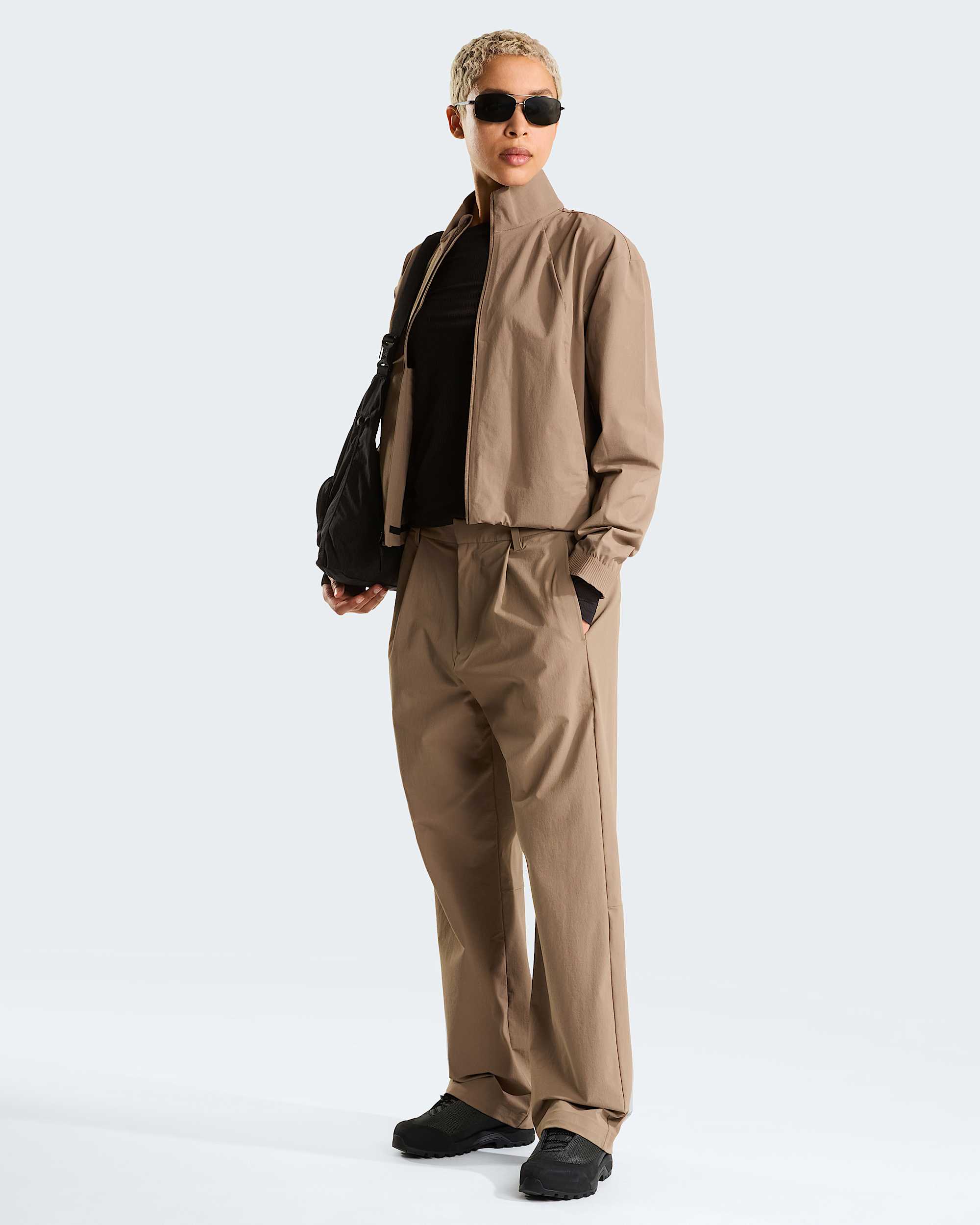 Womens TNF Black Box Tech Woven Trousers TNF alt1