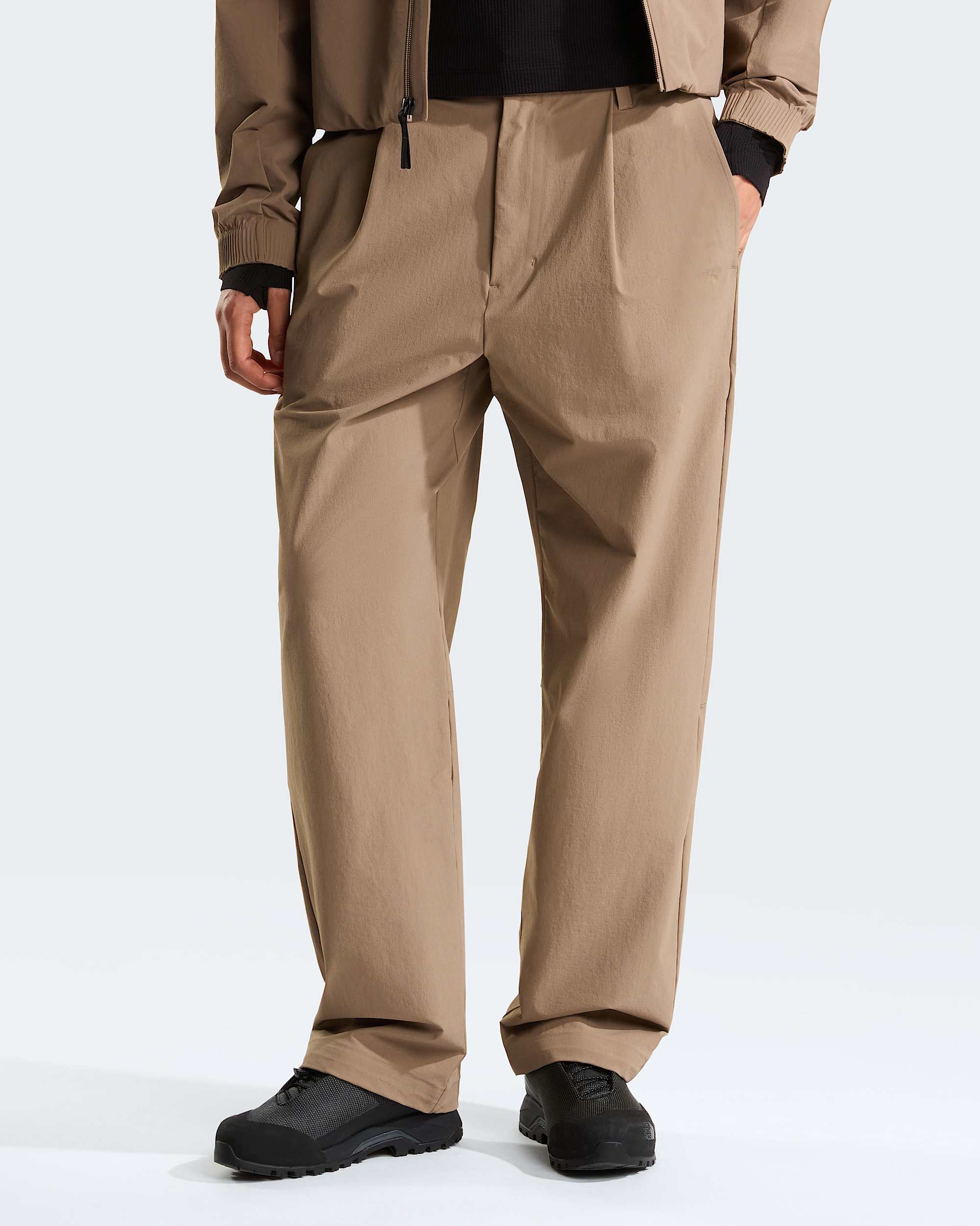 Womens TNF Black Box Tech Woven Trousers TNF hero