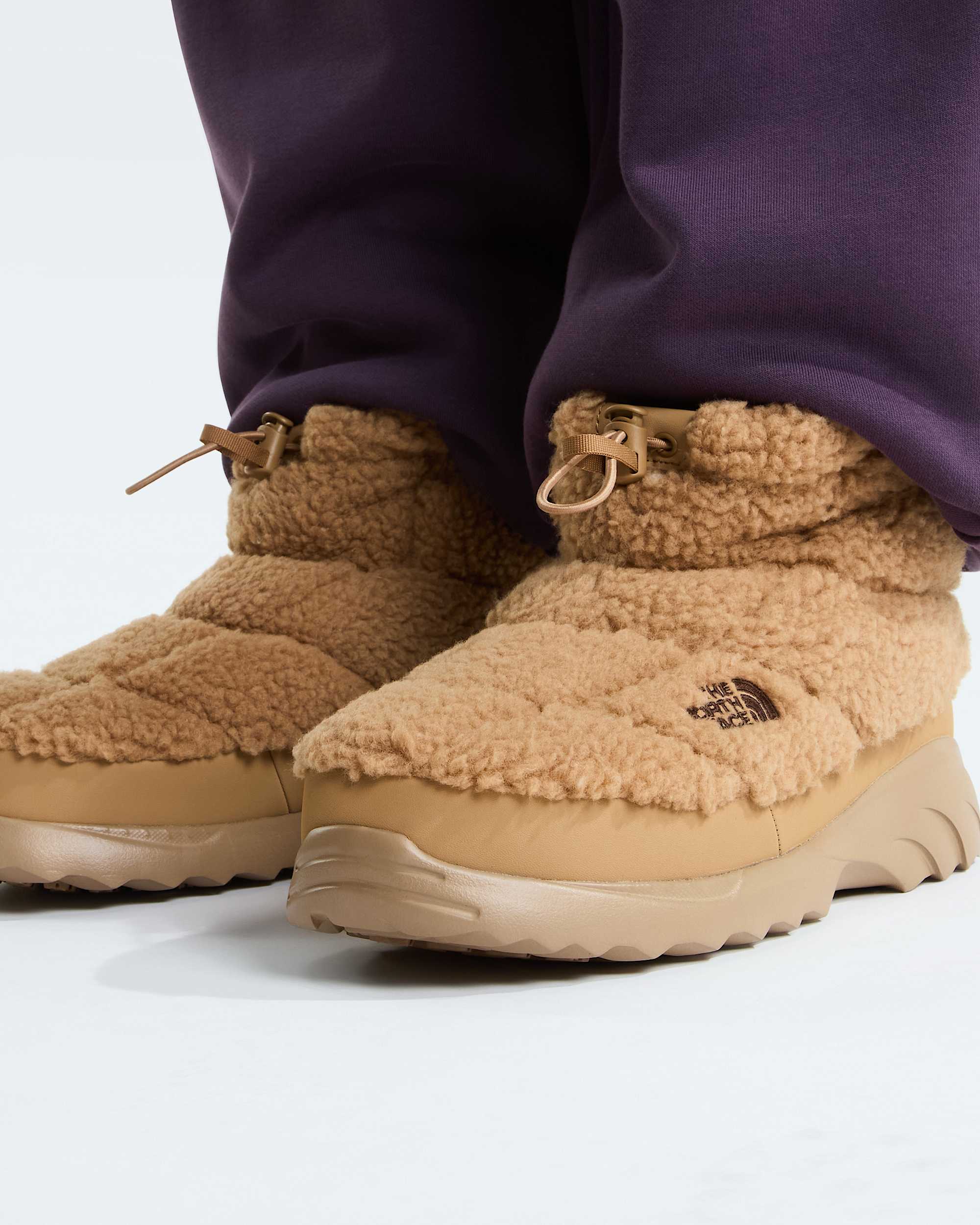 Nuptse Traction Chukka Fleece Boots TNF alt4