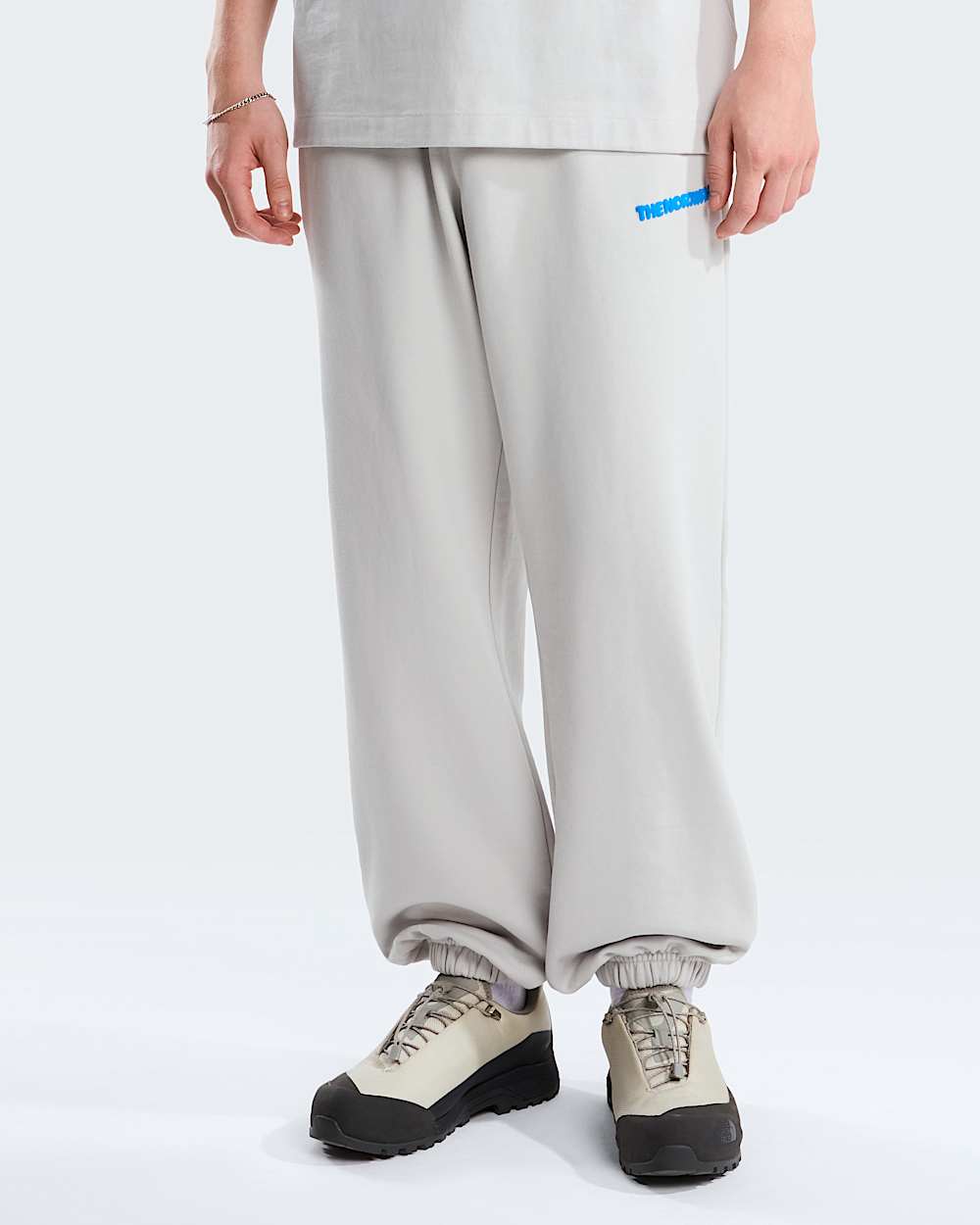 Mens Explore Fonts Relaxed Graphic Joggers TNF HERO