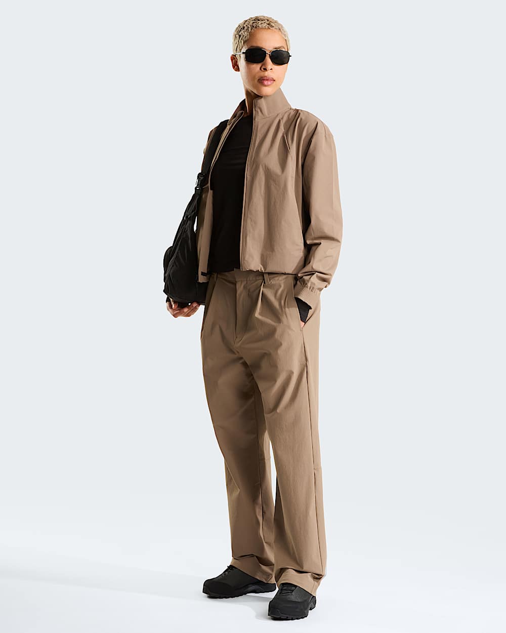 Womens TNF Black Box Tech Woven Trousers TNF alt1