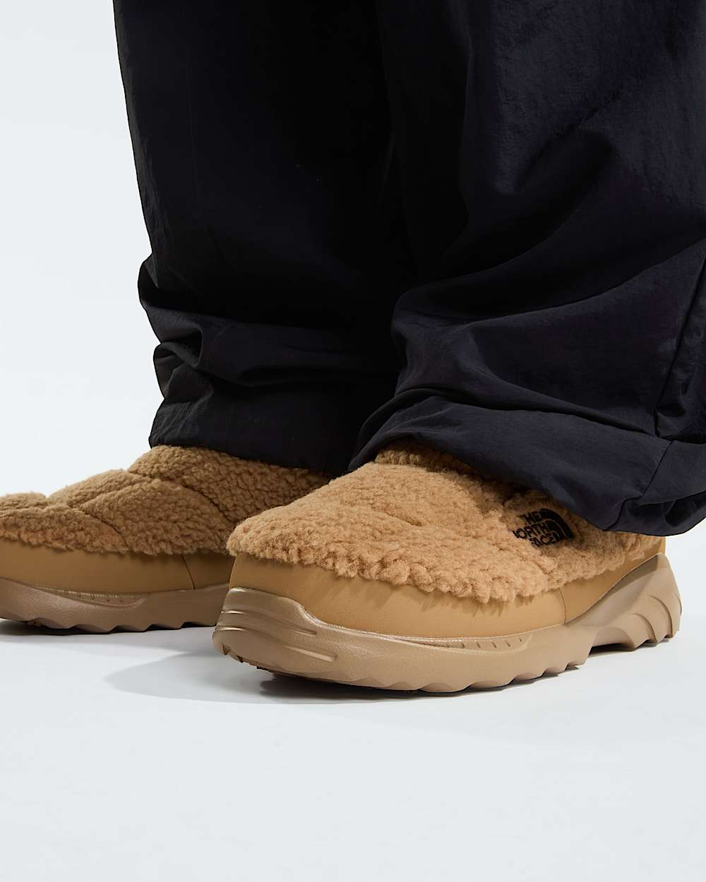 Nuptse Traction Chukka Fleece Boots TNF alt2