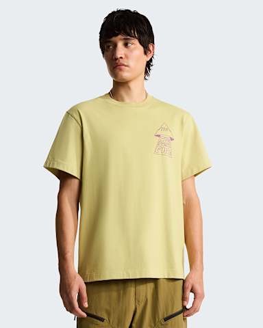 Mens Mountain Play Relaxed Graphic TShirt TNF Pear HERO
