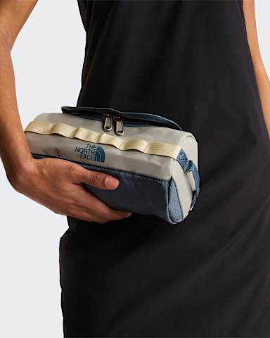Base Camp Travel Washbag Small TNF Stone SlabGranite GreyDesert Stone ALT1