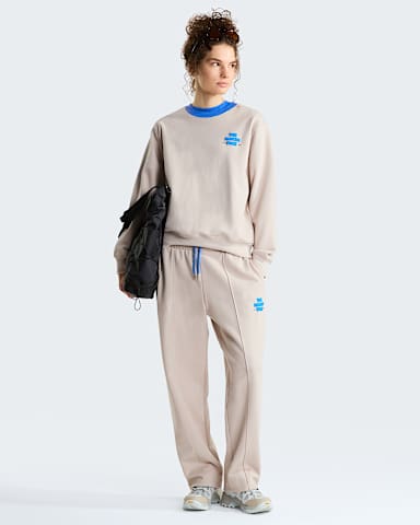 Explore Fonts Relaxed Graphic Sweatshirt voor dames TNF Timeless Taupe ALT1