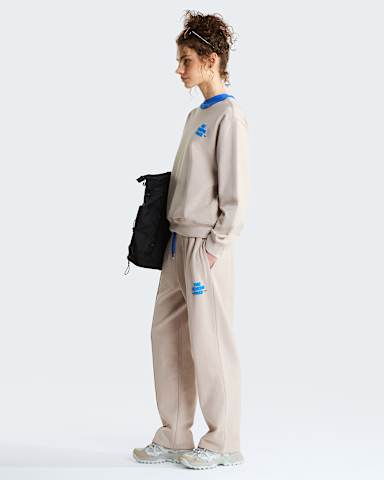 Explore Fonts Relaxed Graphic Joggingbroek voor dames TNF Timeless Taupe ALT1