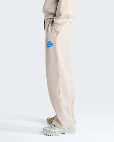 Explore Fonts Relaxed Graphic Joggingbroek voor dames TNF Timeless Taupe ALT2