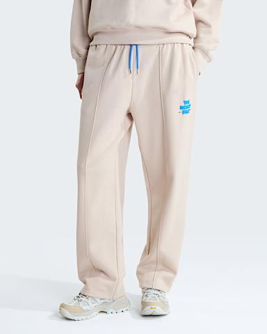 Explore Fonts Relaxed Graphic Joggingbroek voor dames TNF Timeless Taupe HERO