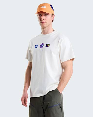 Tshirt Explorer Badges Relaxed Graphic unisex TNF White Dune ALT2