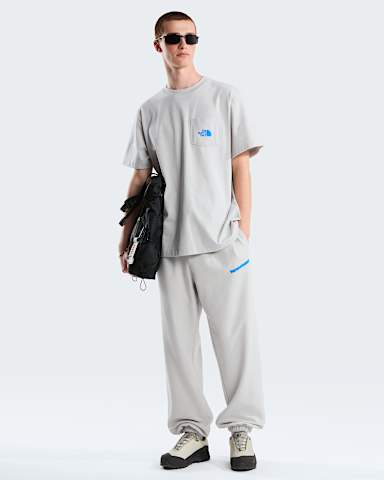 Explore Fonts Relaxed Pocket Graphic TShirt voor heren TNF Cumulus Cloud ALT2