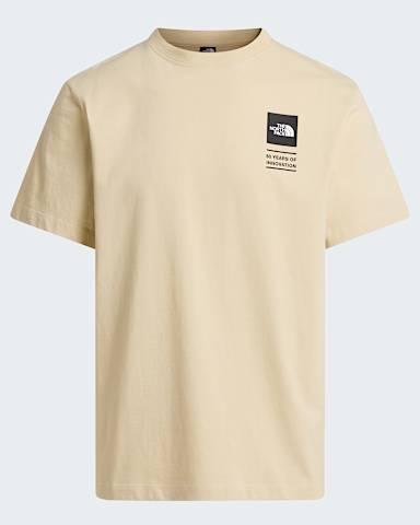 Icon Celebration Regular Graphic Tshirt voor heren TNF Desert Stone hero