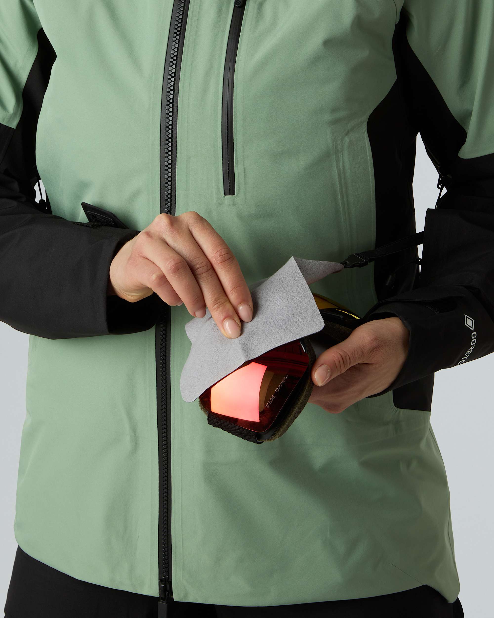 Womens Summit Eastwall GORETEX Jacket TNF ALT8