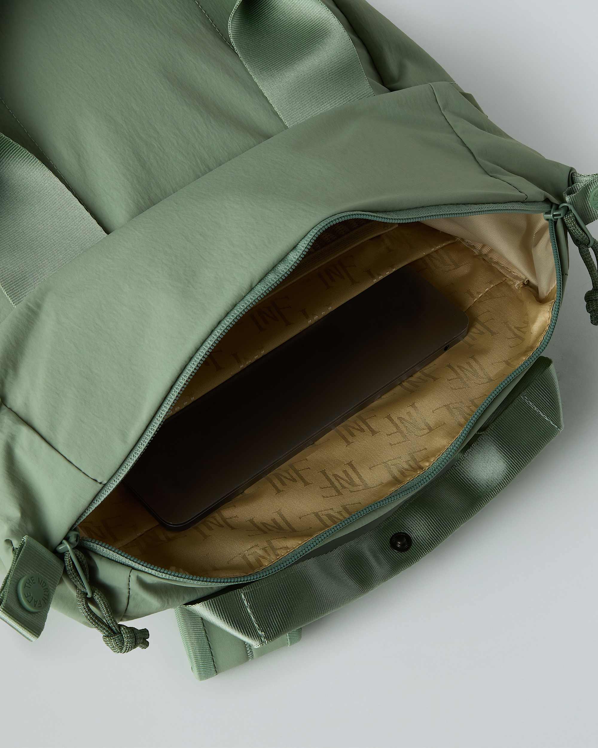 Sac  dos utilitaire Never Stop pour femme TNF Slate Moss ALT5