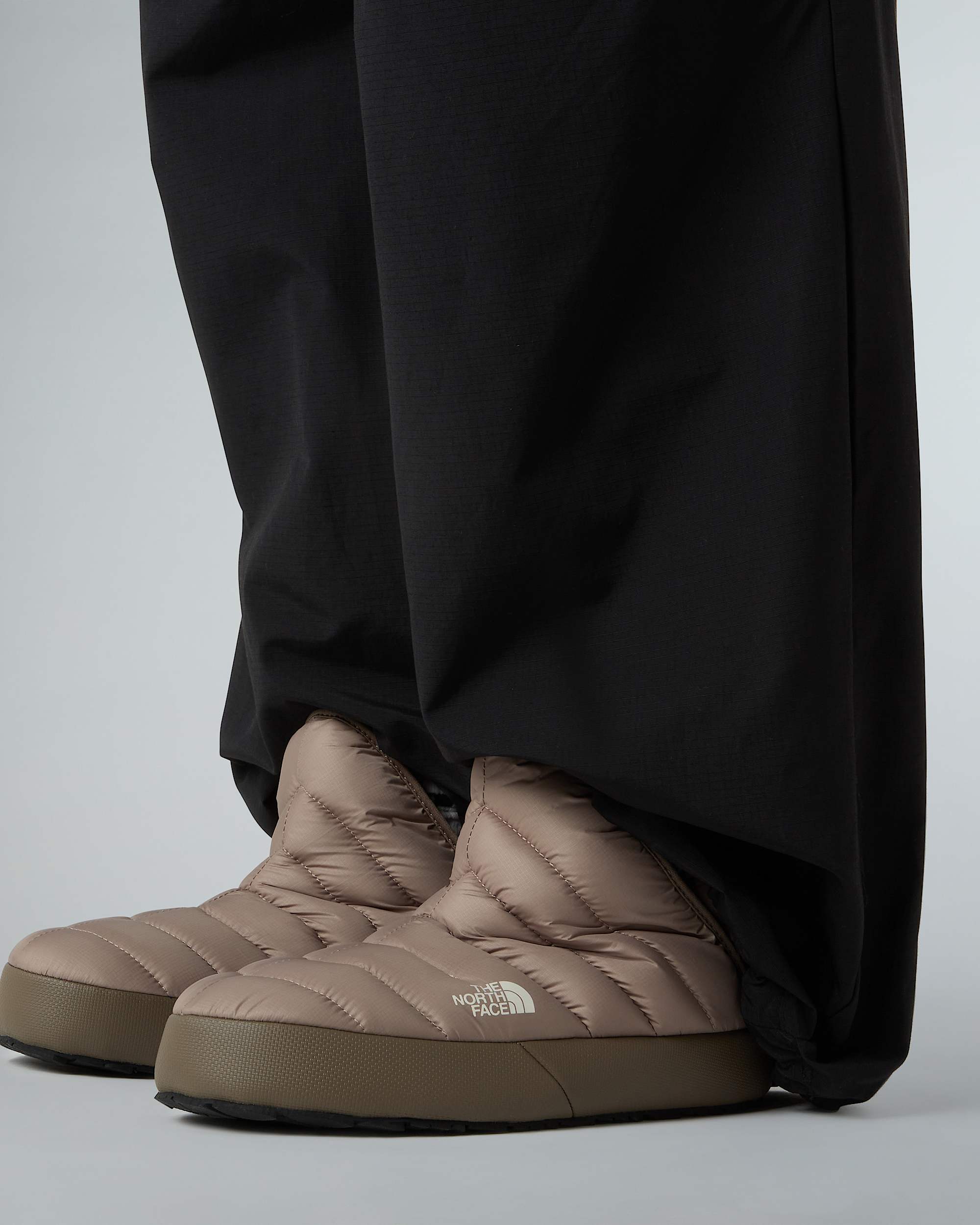 Womens ThermoBall Traction Winter Booties TNF ALT4