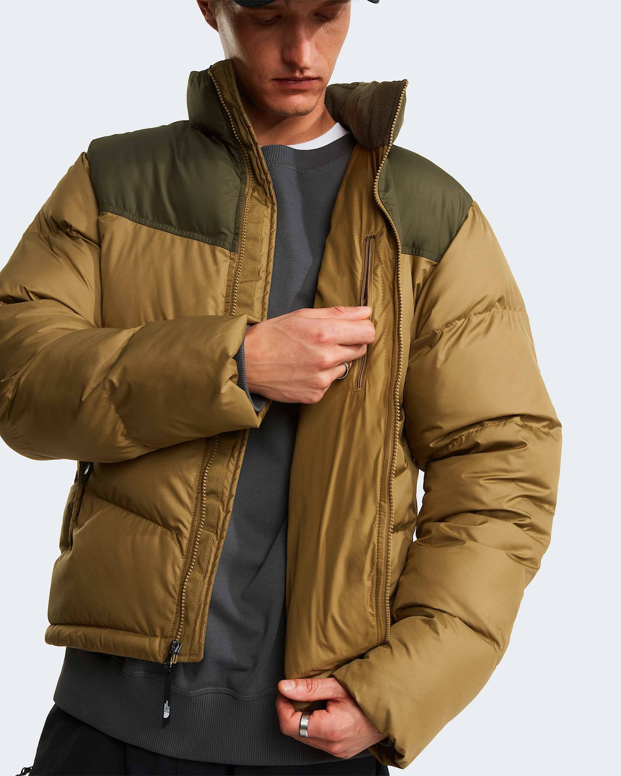 Mens Saikuru Jacket TNF New Taupe GreenCedar ALT8