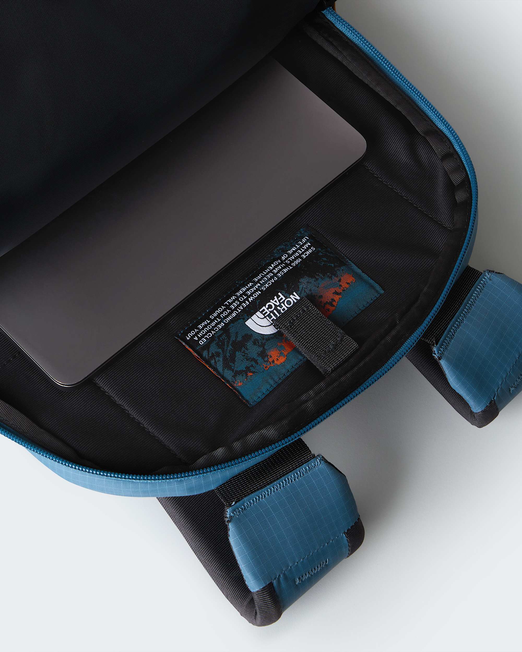 Batoh Borealis TNF Winslor BlueAnthracite GreyUtility Brown ALT6