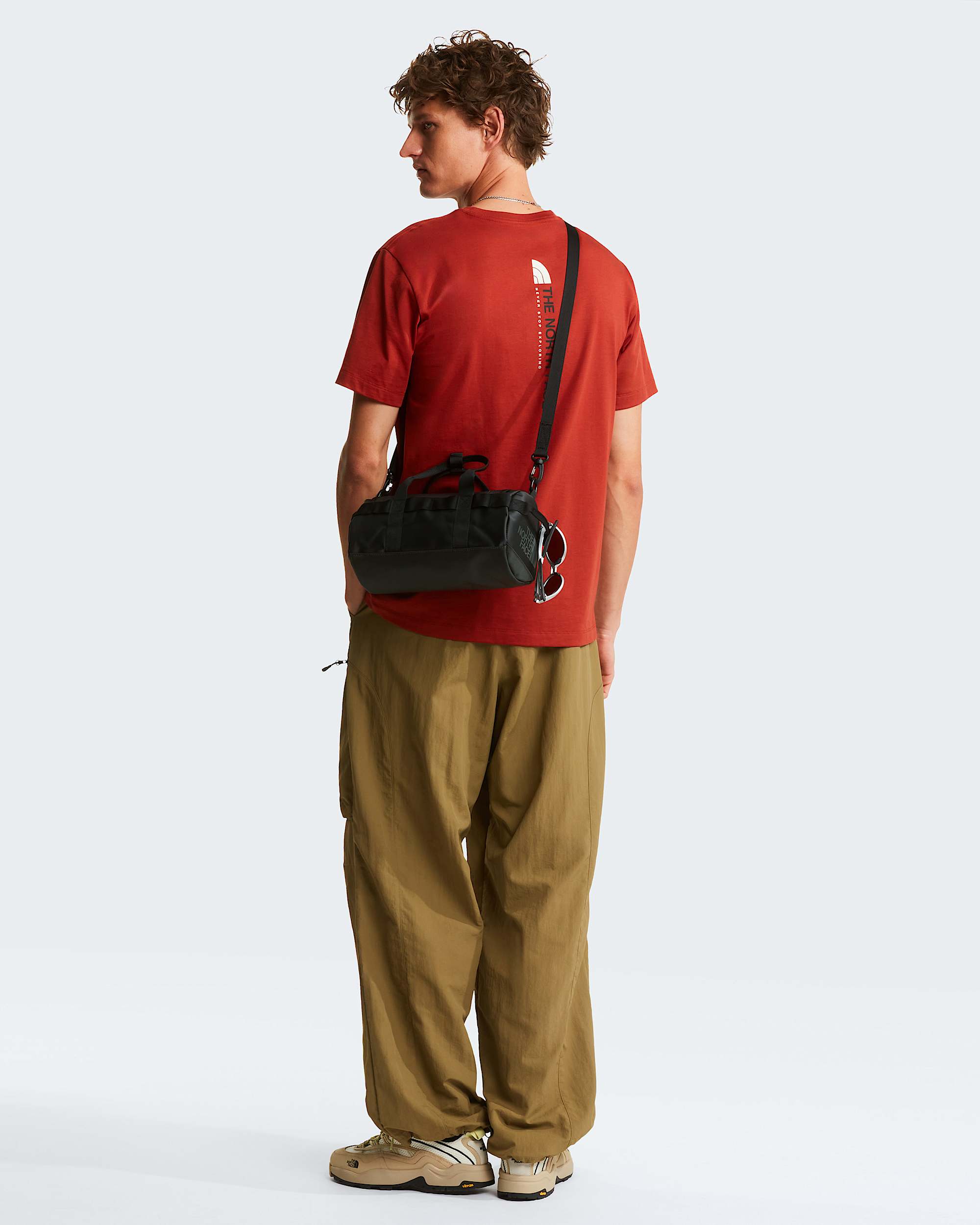 Mski Tshirt z grafik o regularnym kroju Vertical TNF ALT2