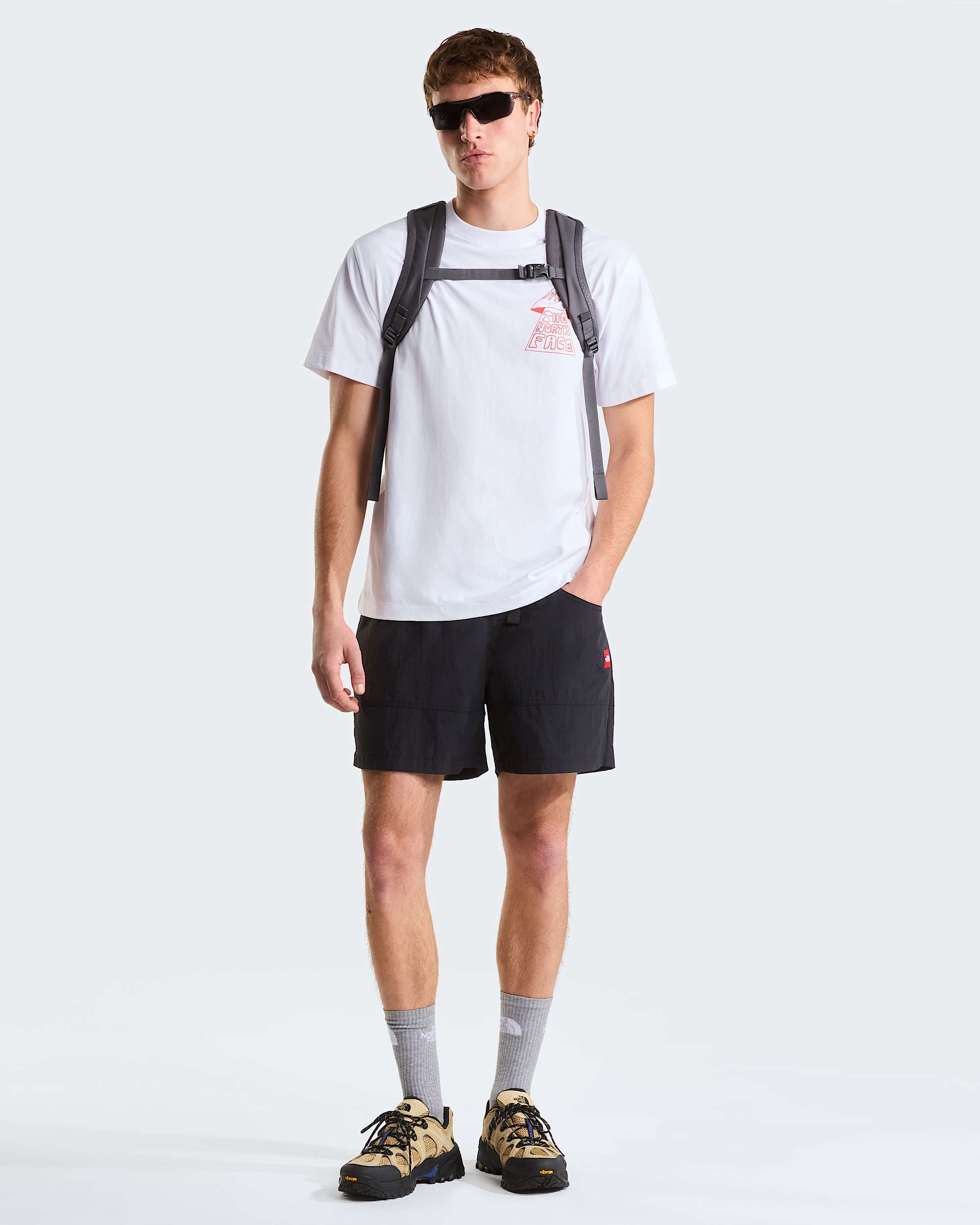 Tshirt dcontract graphique Mountain Play pour homme TNF ALT1