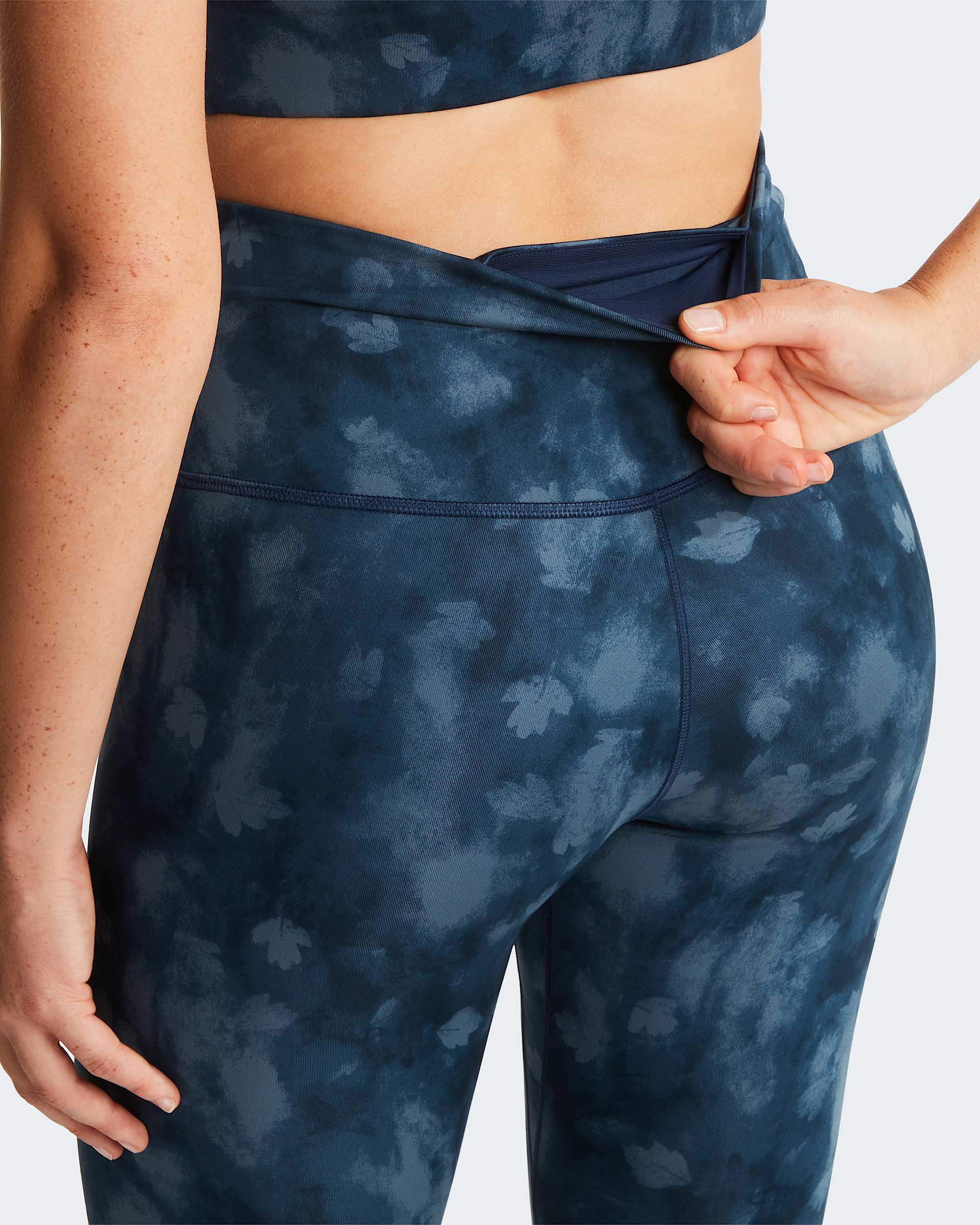 Womens Flex Graphic Leggings TNF ALT5