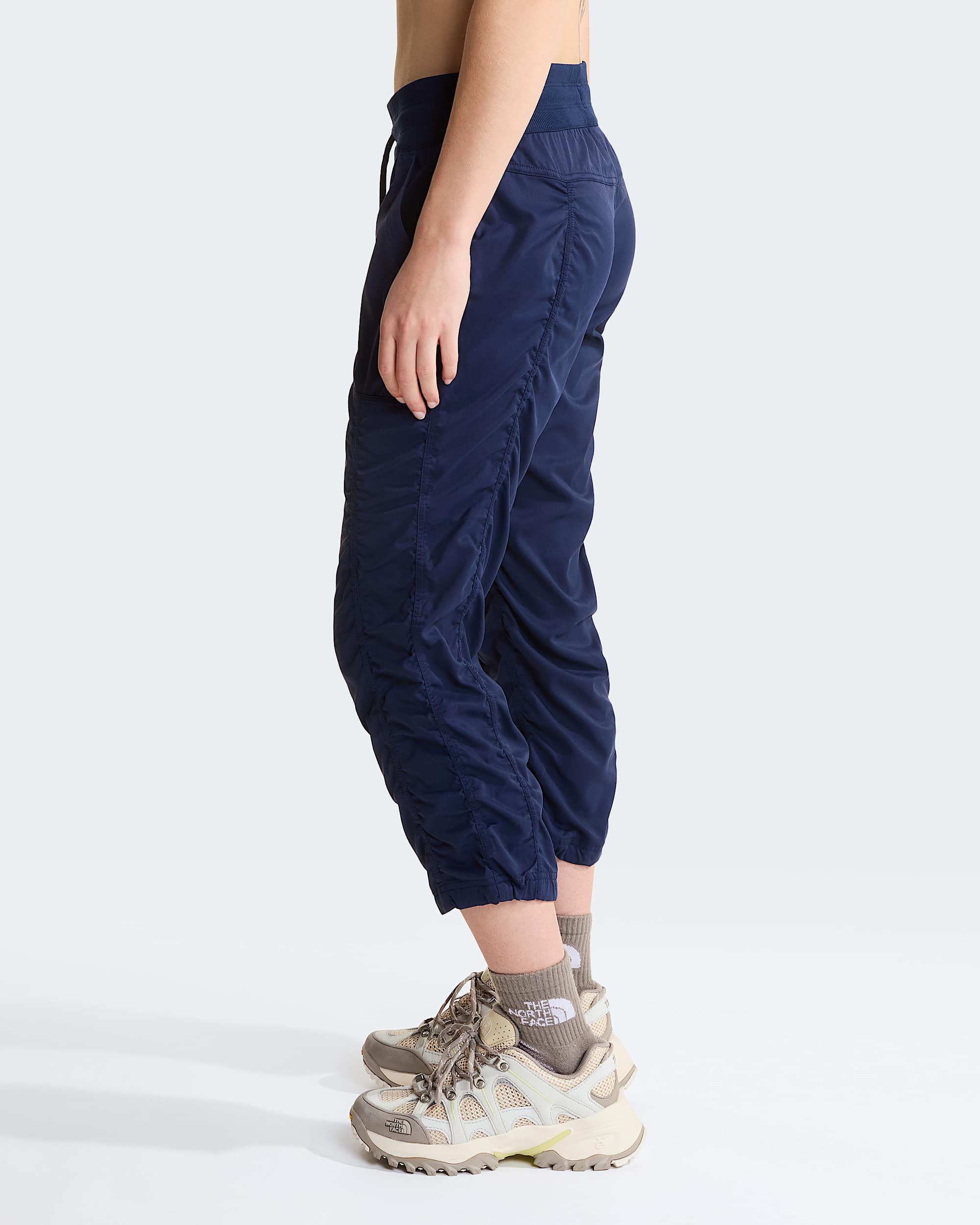 Womens Aphrodite 20 Capri Joggers TNF ALT2