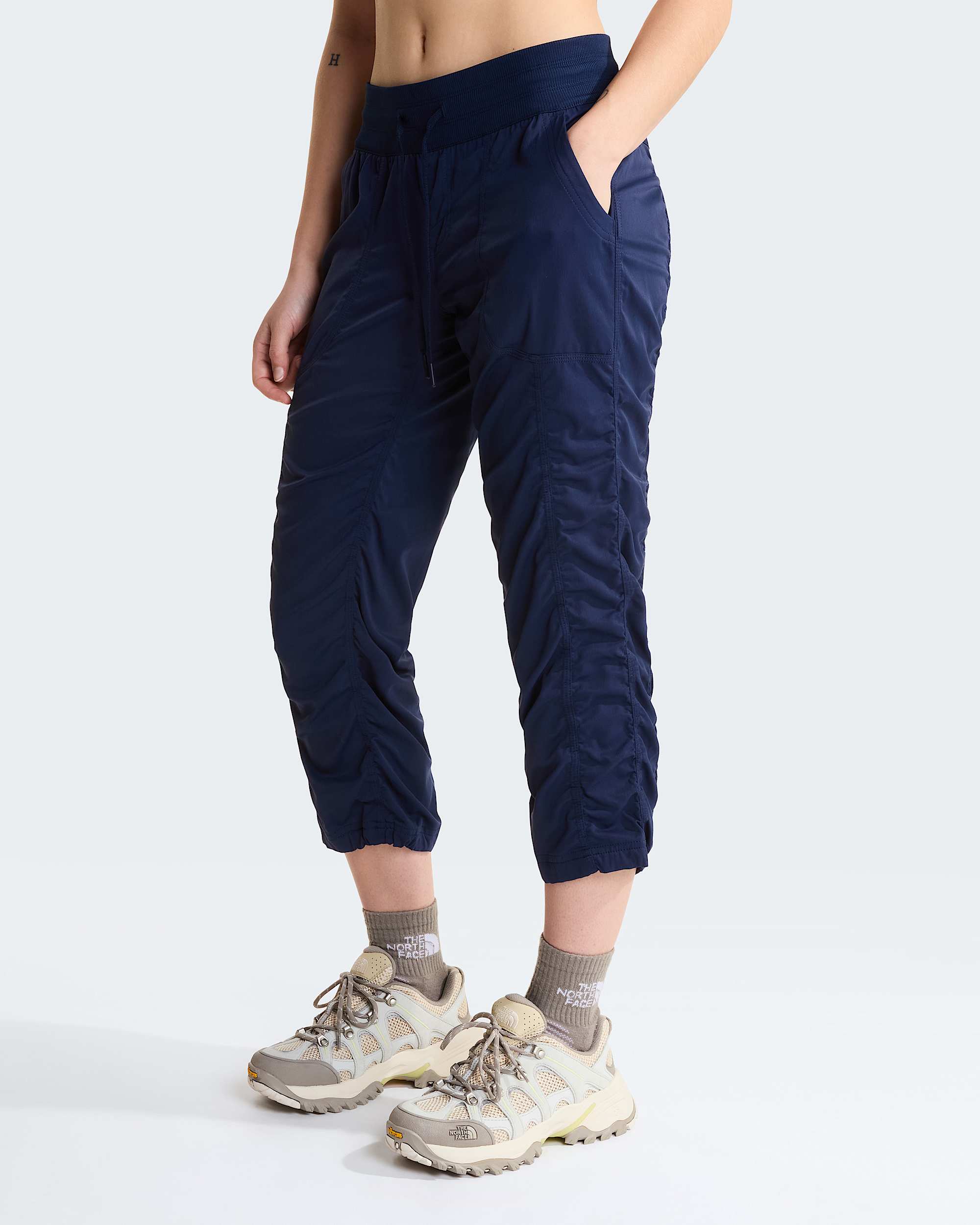Womens Aphrodite 20 Capri Joggers TNF HERO