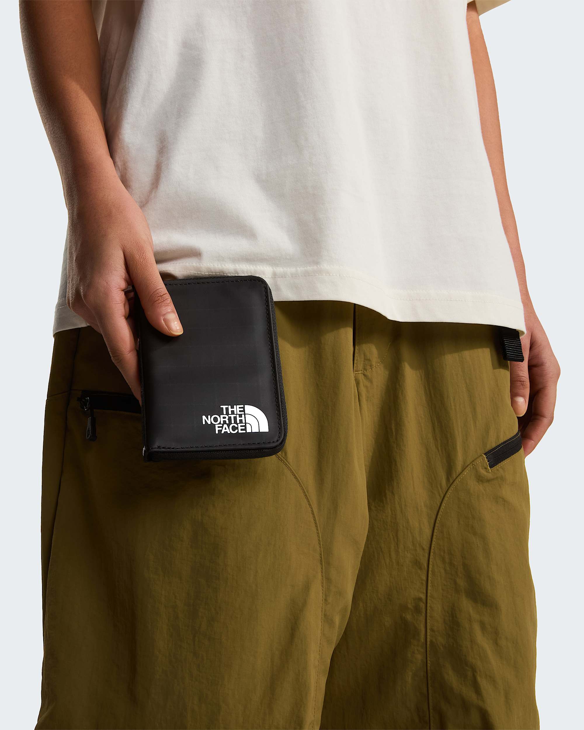 Base Camp Voyager Wallet TNF ALT1