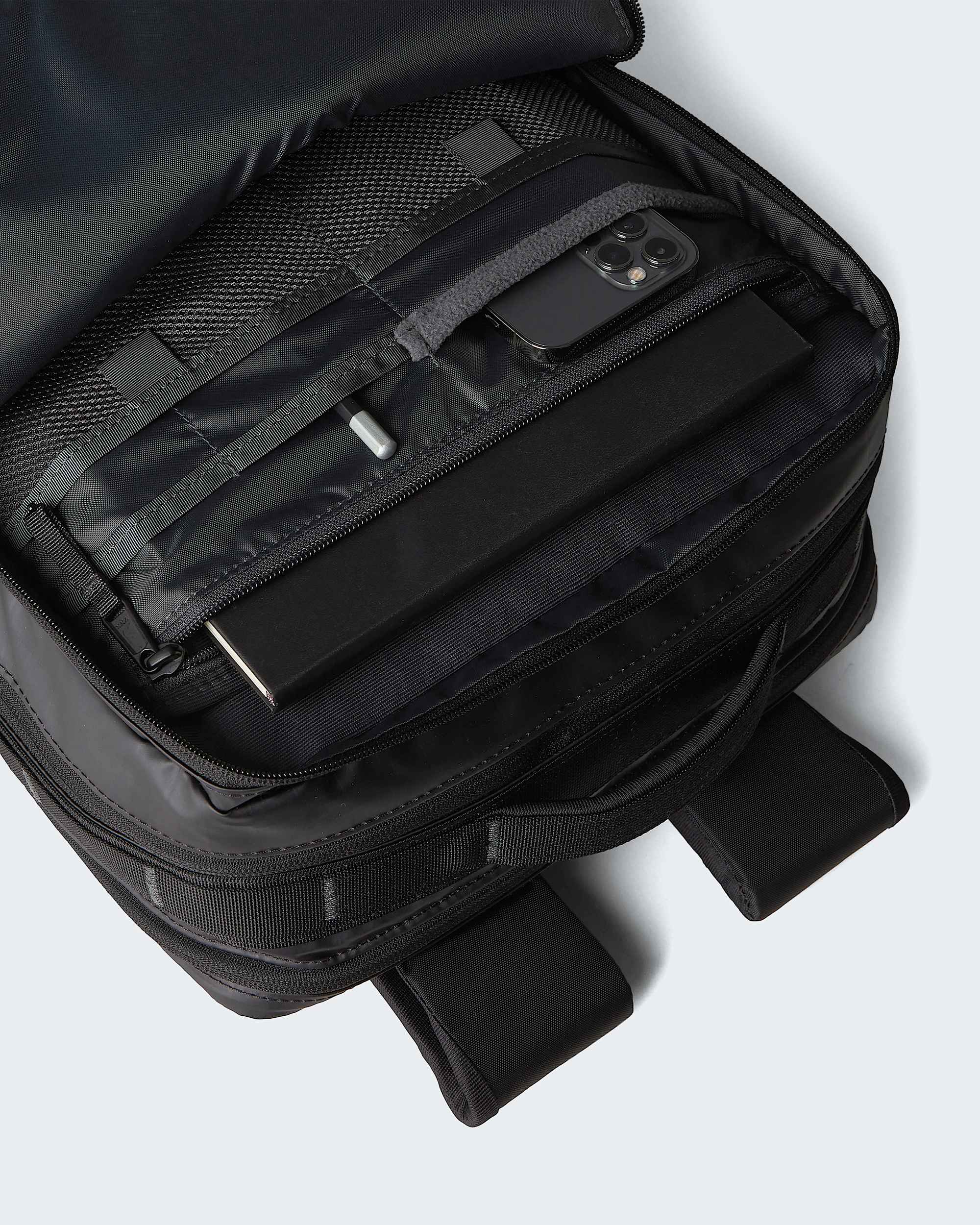 Base Camp Voyager Daypack TNF ALT5