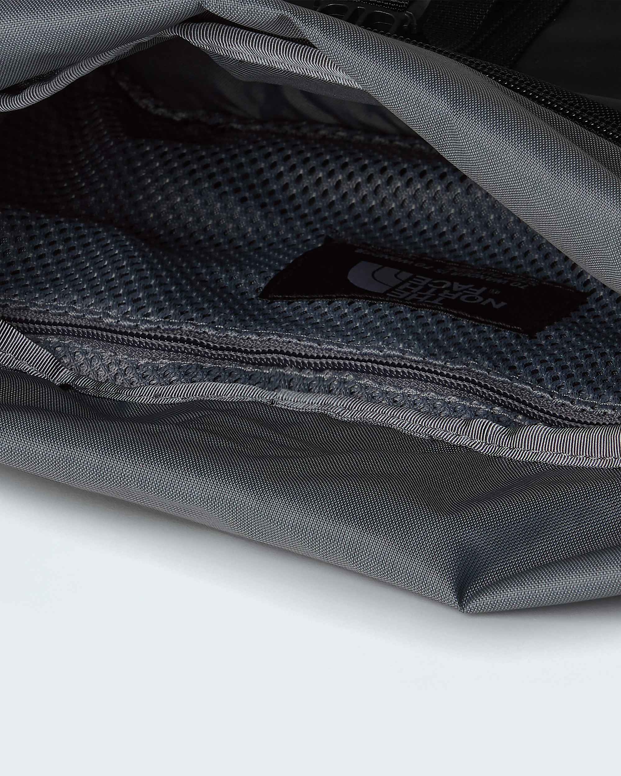 Base Camp Shoulder Bag TNF ALT4