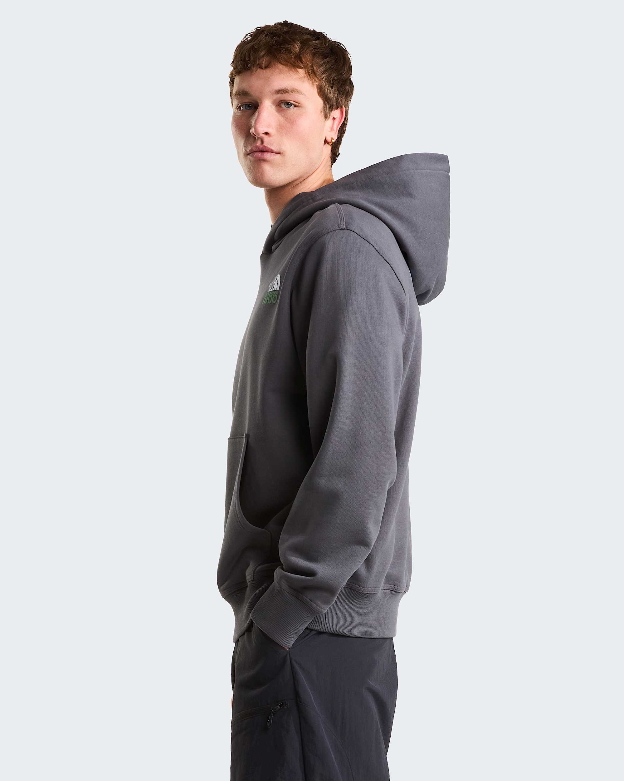 1966 Motion relaxt geschnittener Kapuzenpulli mit Grafik in Unisex TNF Anthracite Grey ALT5