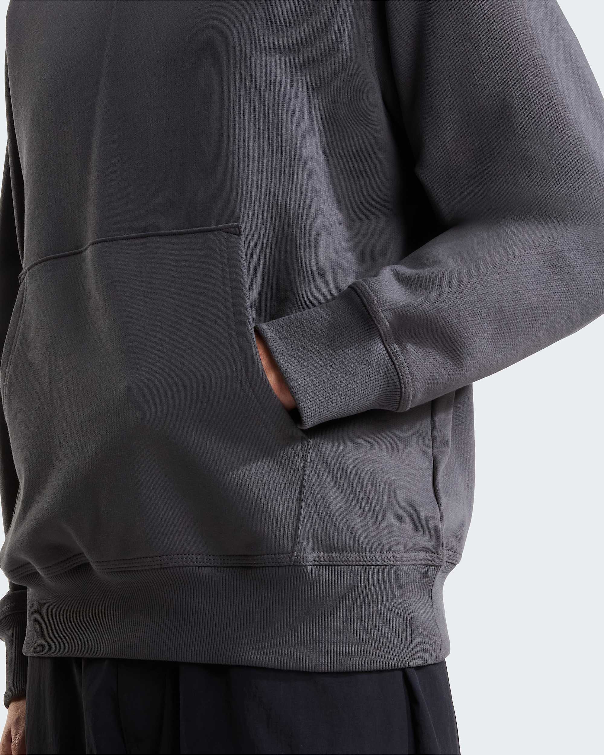 1966 Motion relaxt geschnittener Kapuzenpulli mit Grafik in Unisex TNF Anthracite Grey ALT8