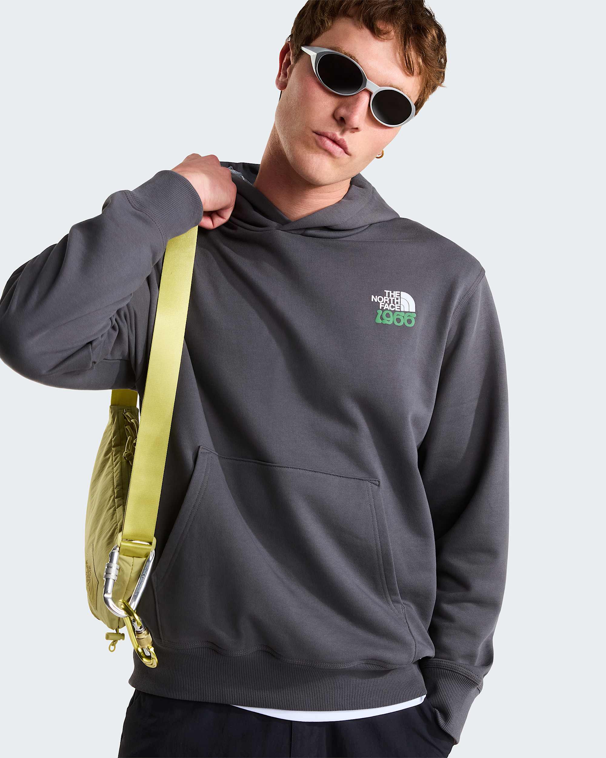 1966 Motion relaxt geschnittener Kapuzenpulli mit Grafik in Unisex TNF Anthracite Grey ALT9