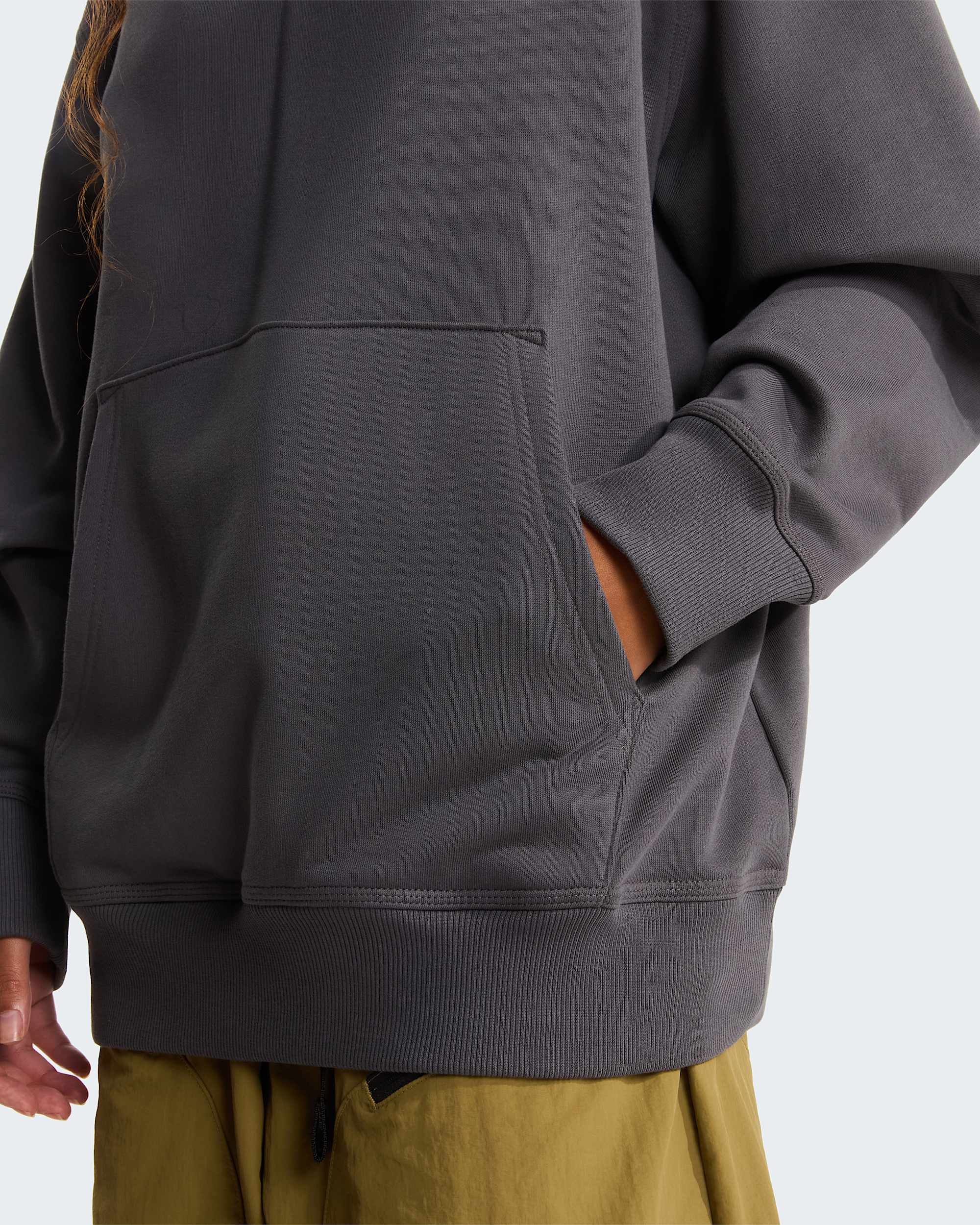 1966 Motion relaxt geschnittener Kapuzenpulli mit Grafik in Unisex TNF Anthracite Grey ALT14