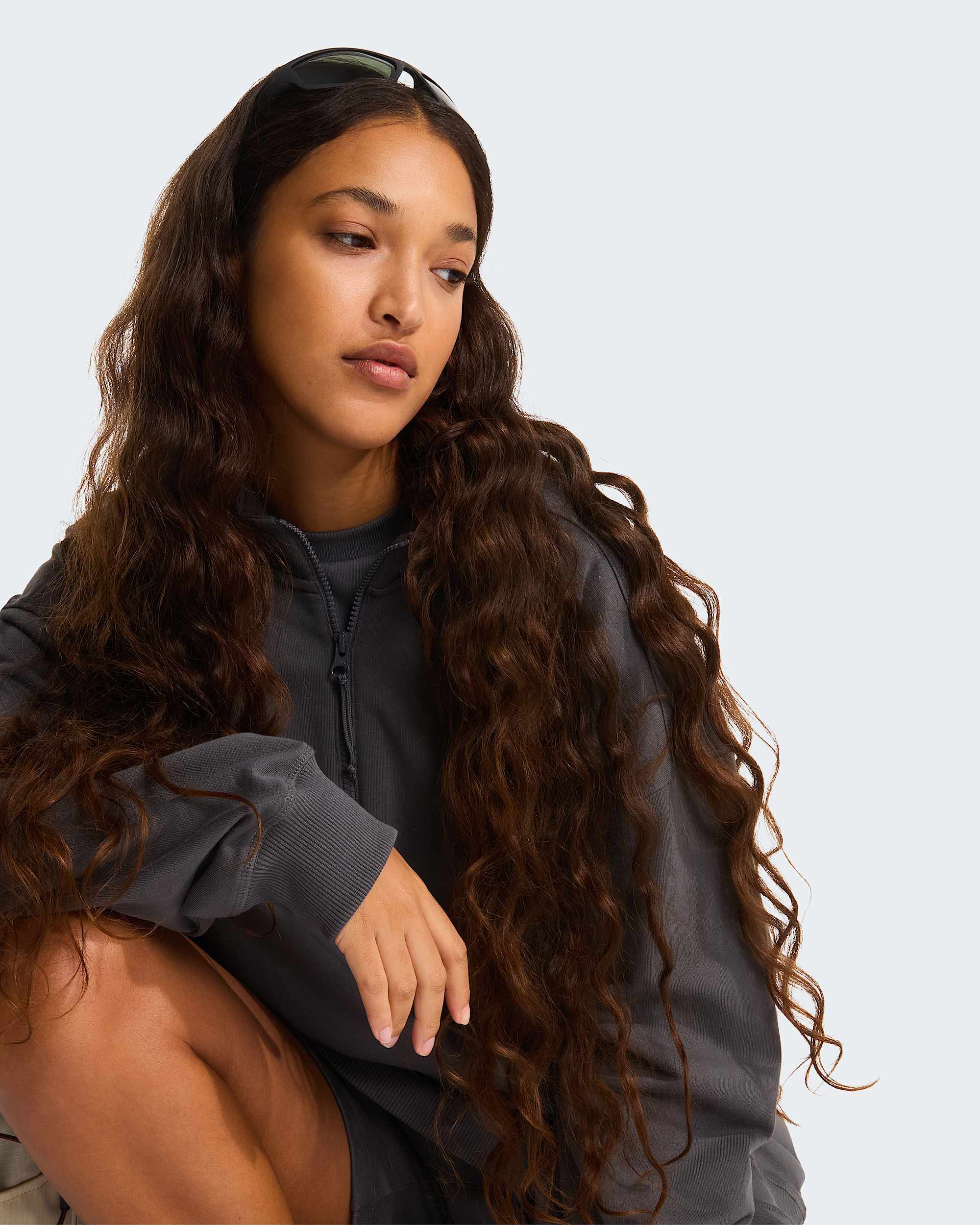 Essential leicht  relaxt geschnittenes Sweatshirt mit 14langem RV in Unisex TNF Anthracite Grey ALT13