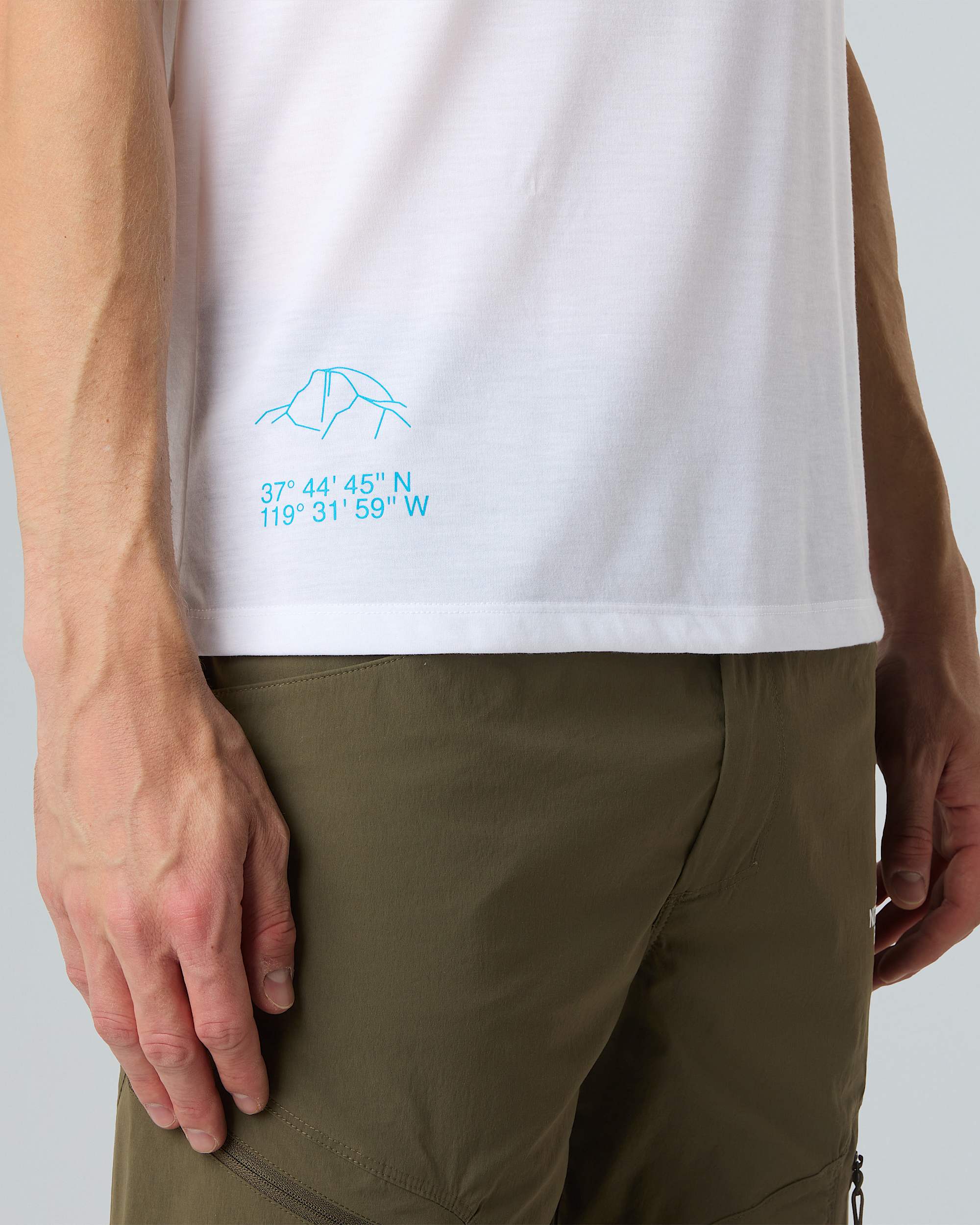 Tshirt Multiple Placement Graphic pour homme TNF ALT8