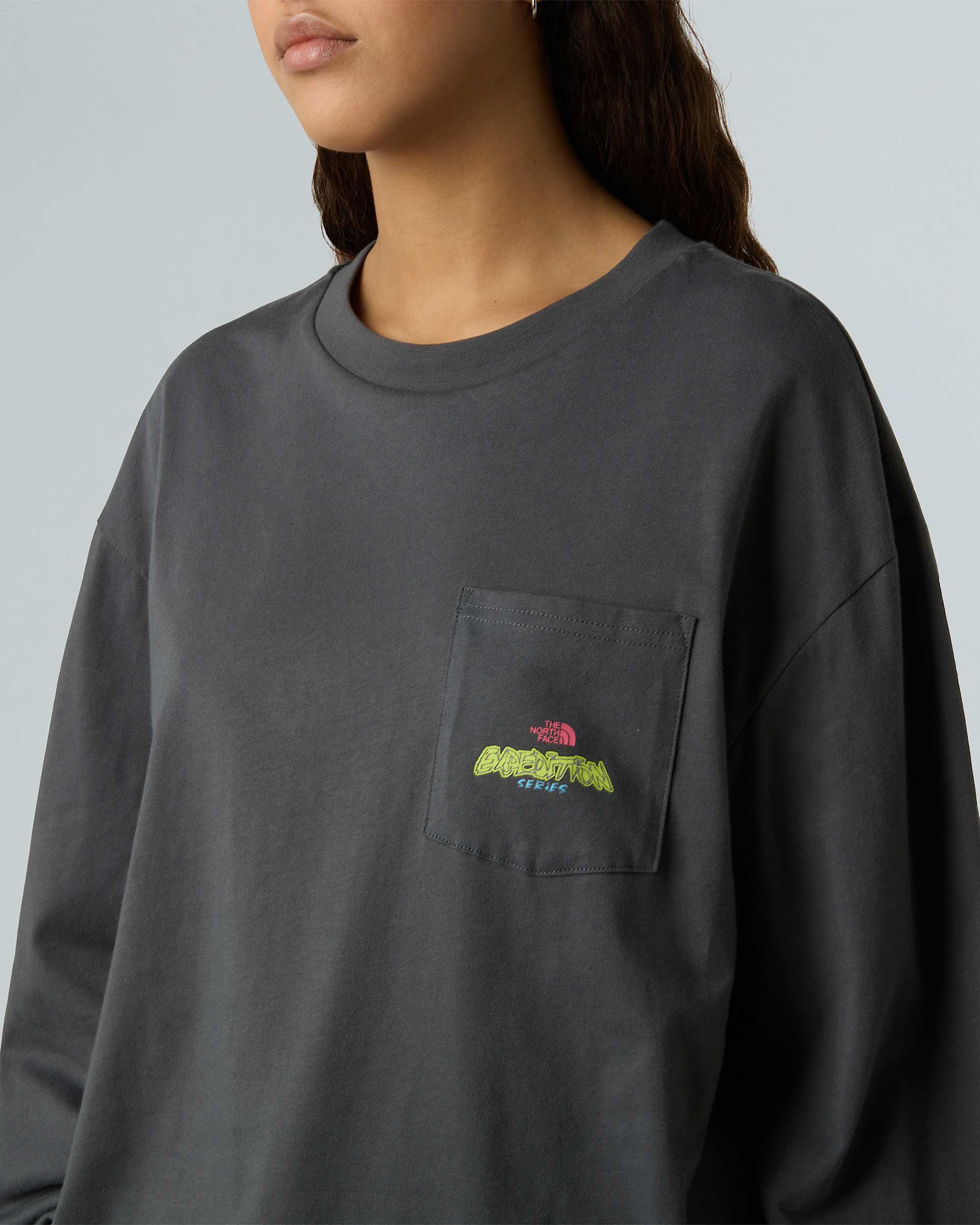 Camiseta holgada de mana larga Expedition Celebration unisex TNF ALT13