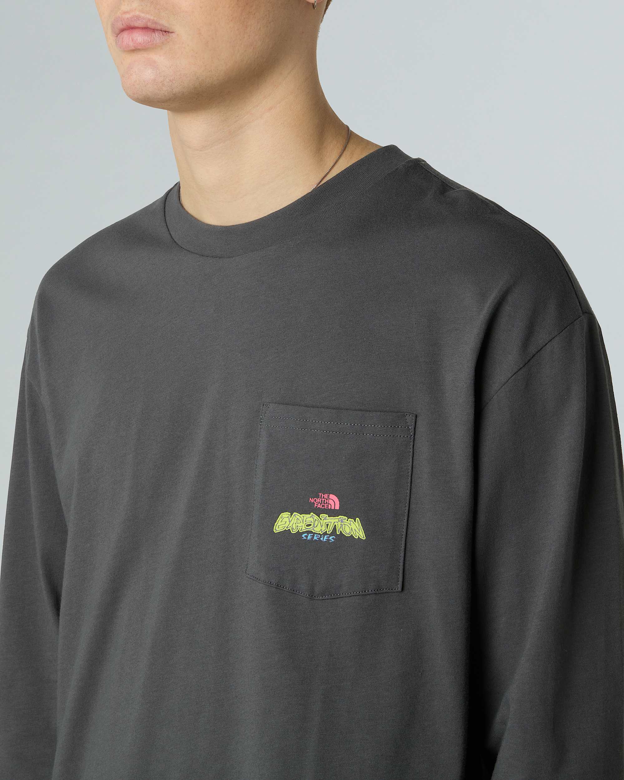 Camiseta holgada de mana larga Expedition Celebration unisex TNF ALT8