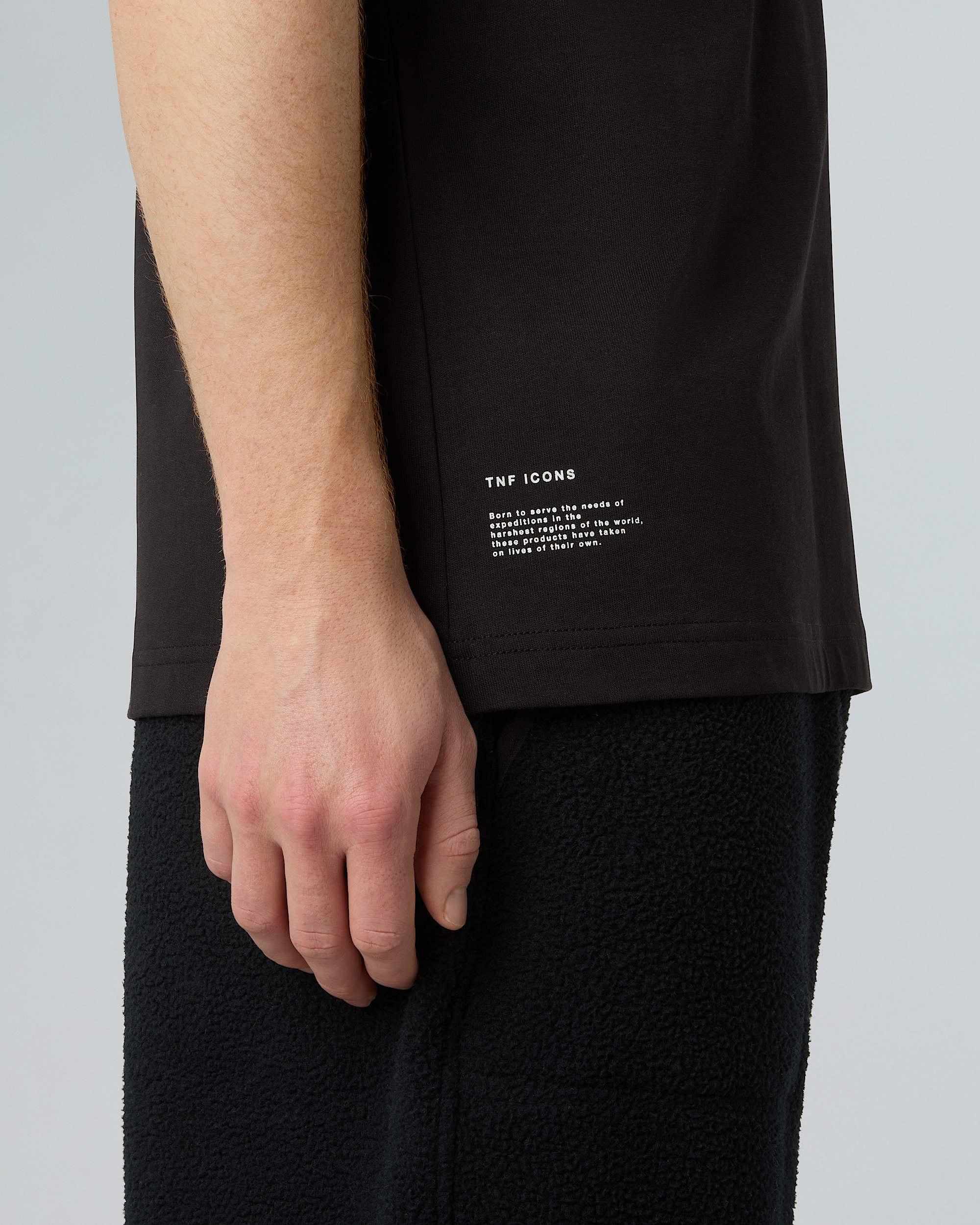 Unisex Icon Mountain Jacket Relaxed TShirt TNF ALT8