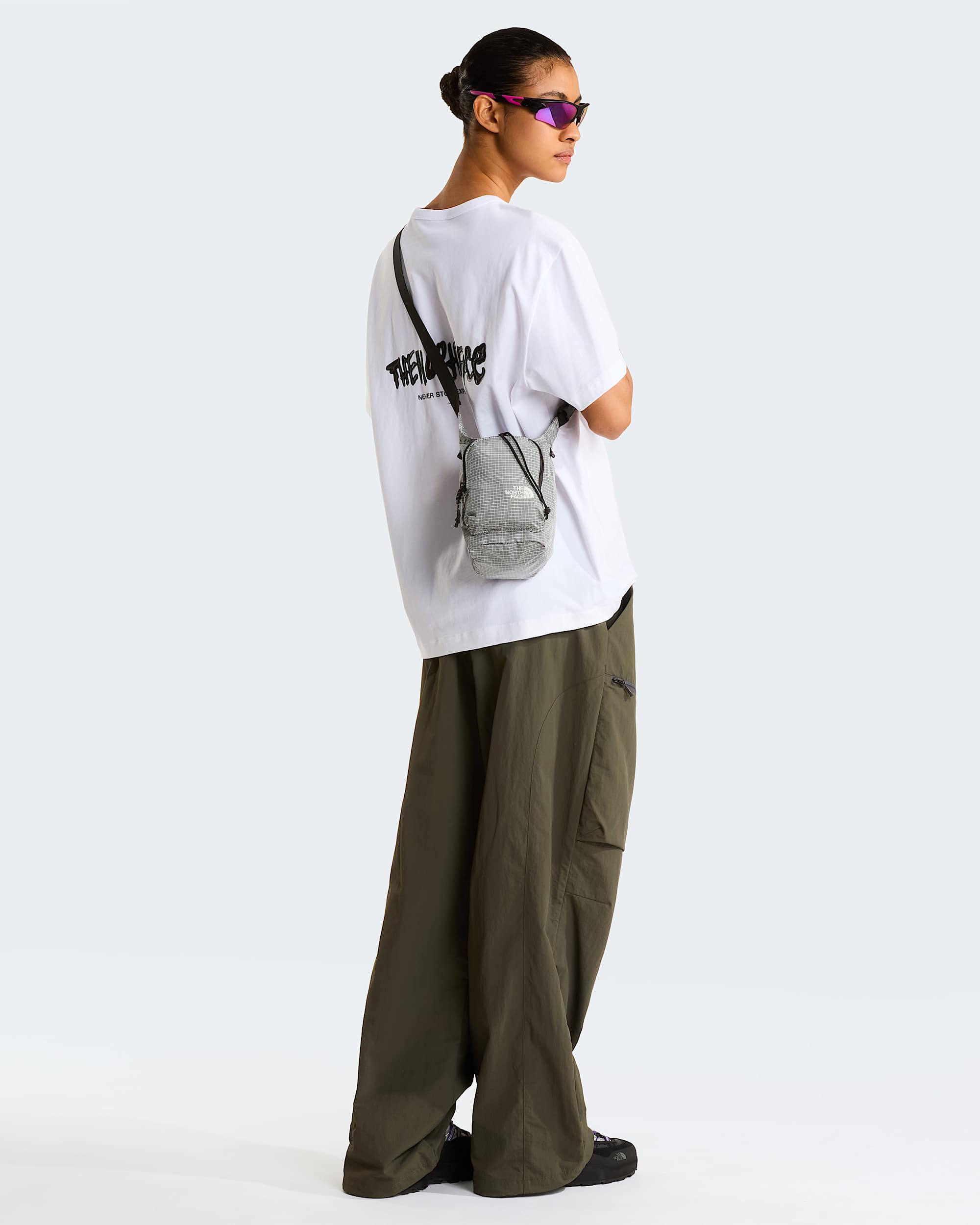 Unisex TNF Tag Logo Play TShirt mit lockerer Passform TNF ALT14