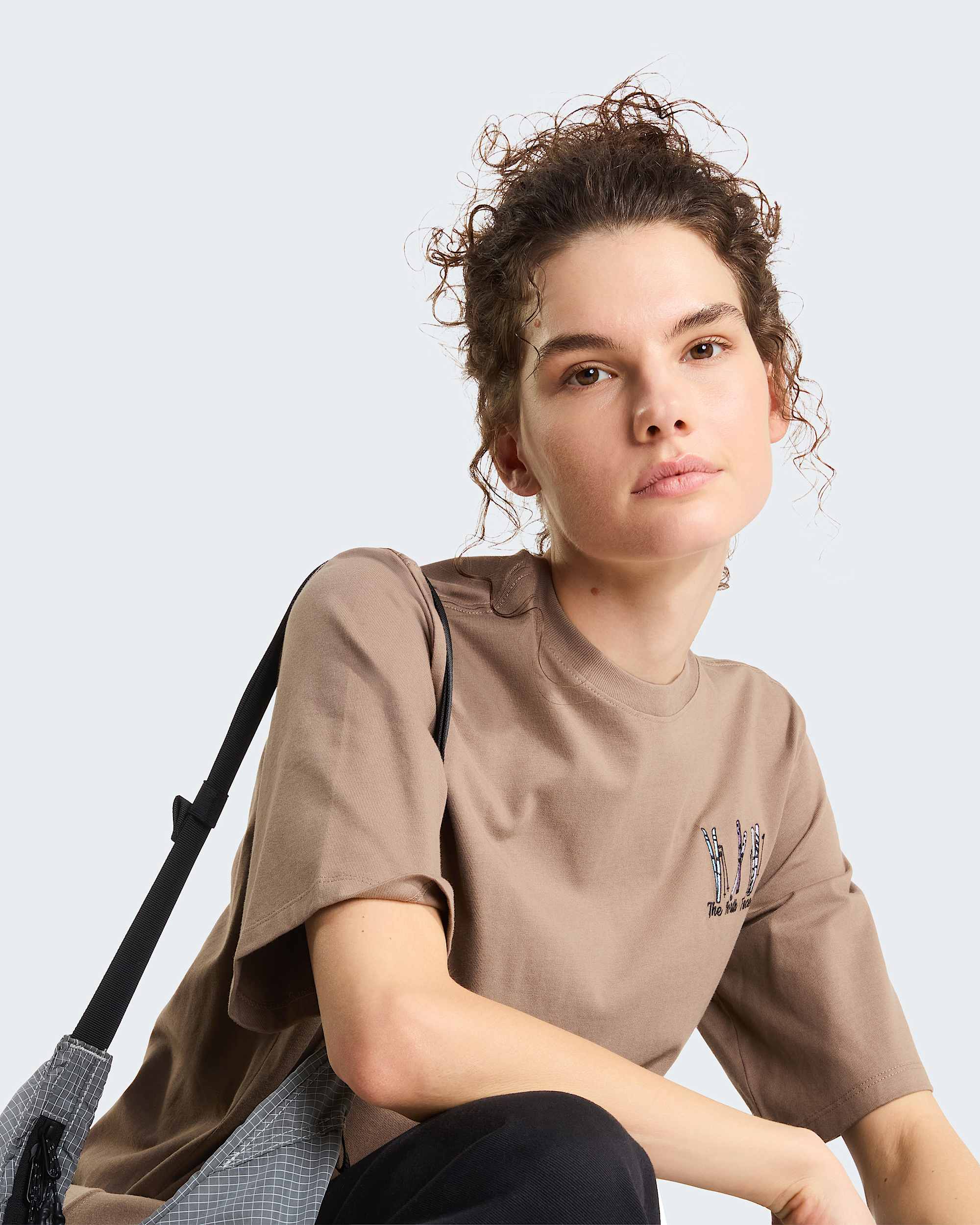 Tshirt Ski Embroidery Boxy con grafica da donna TNF ALT5