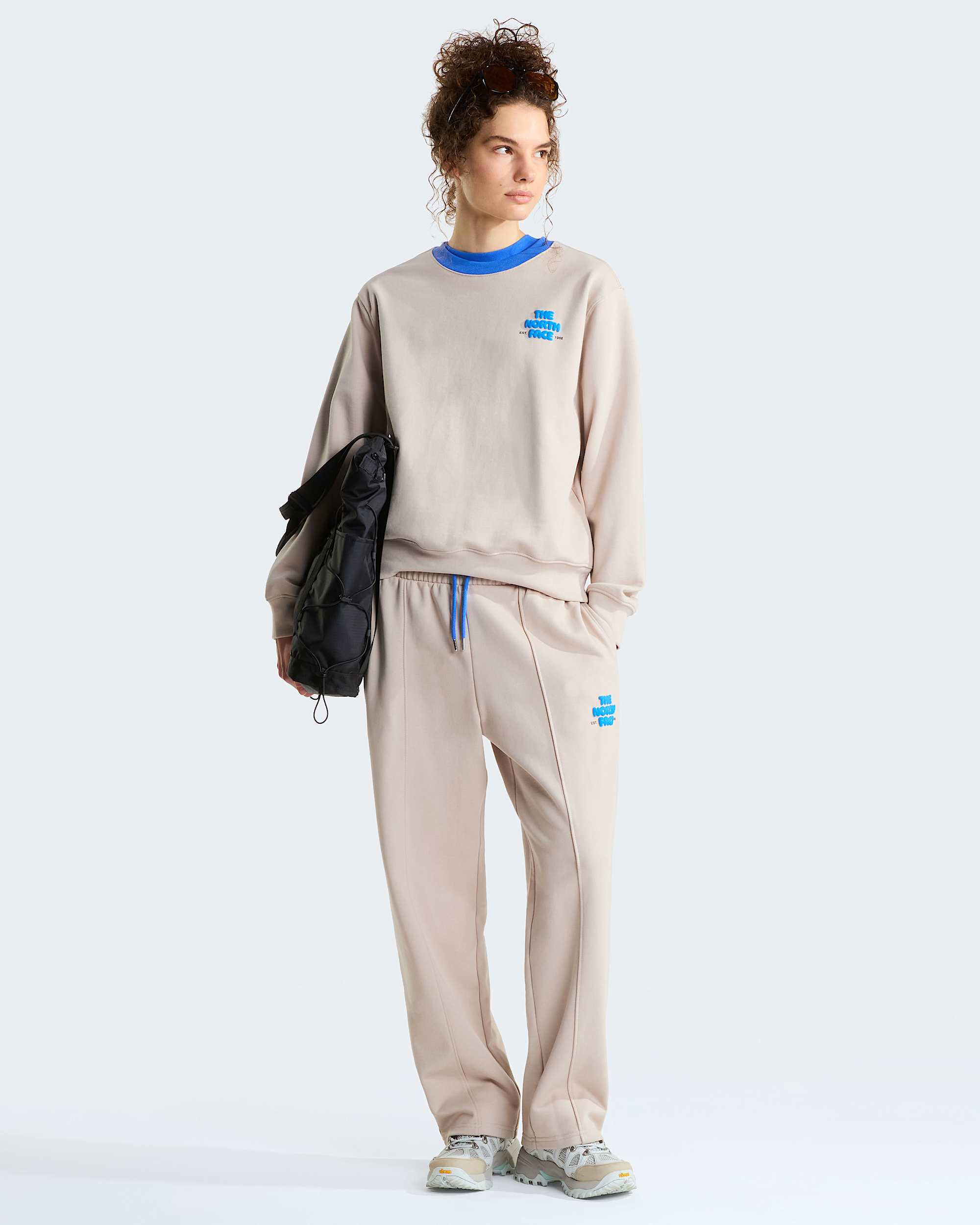 Womens Explore Fonts Relaxed Graphic Sweatshirt TNF ALT1