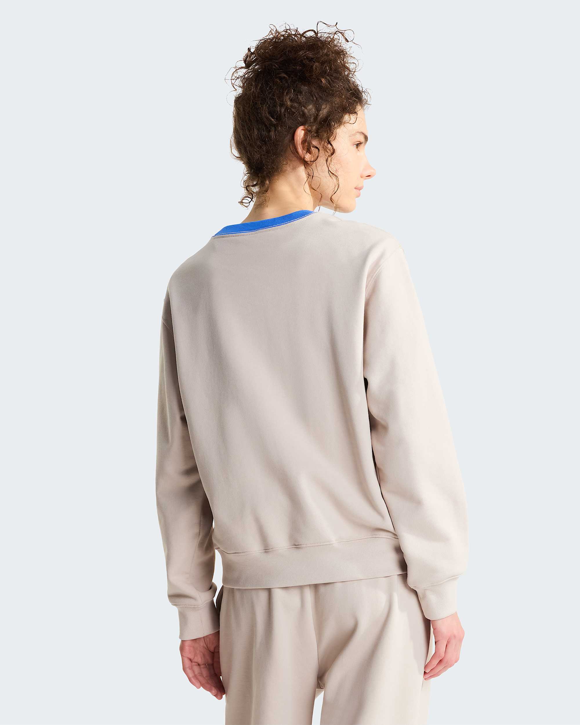 Womens Explore Fonts Relaxed Graphic Sweatshirt TNF ALT3