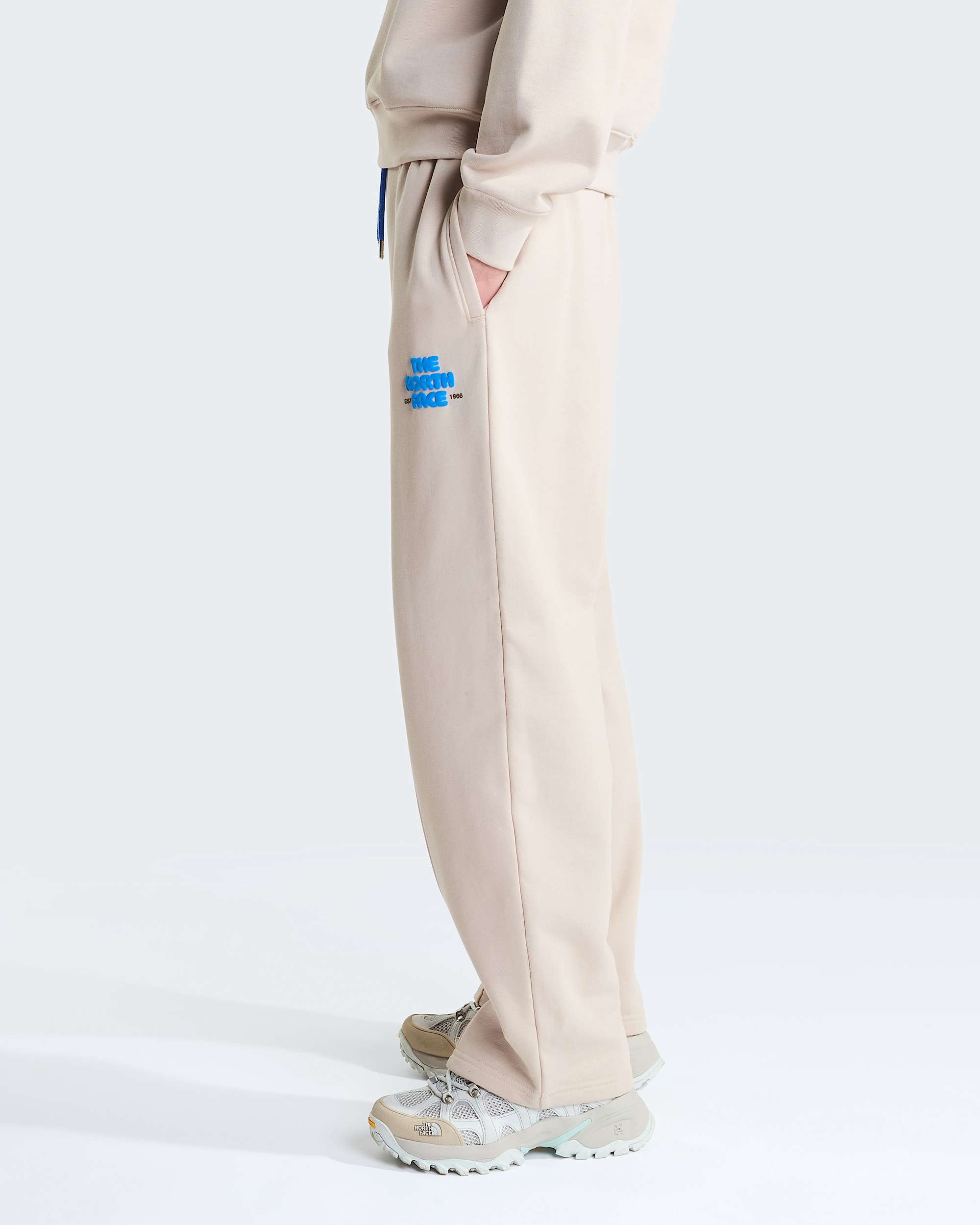 Womens Explore Fonts Relaxed Graphic Joggers TNF ALT2